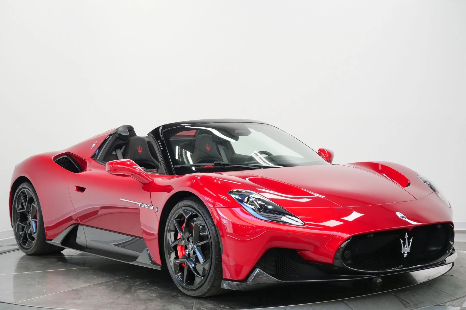 mph058_1929170391_Used_2023_Maserati_MC_20_Cielo_1598_Miles_Carbon_Ceramic_Brakes_Interior_Exterior_Carbon_Packages_1776351589_442c5cde56