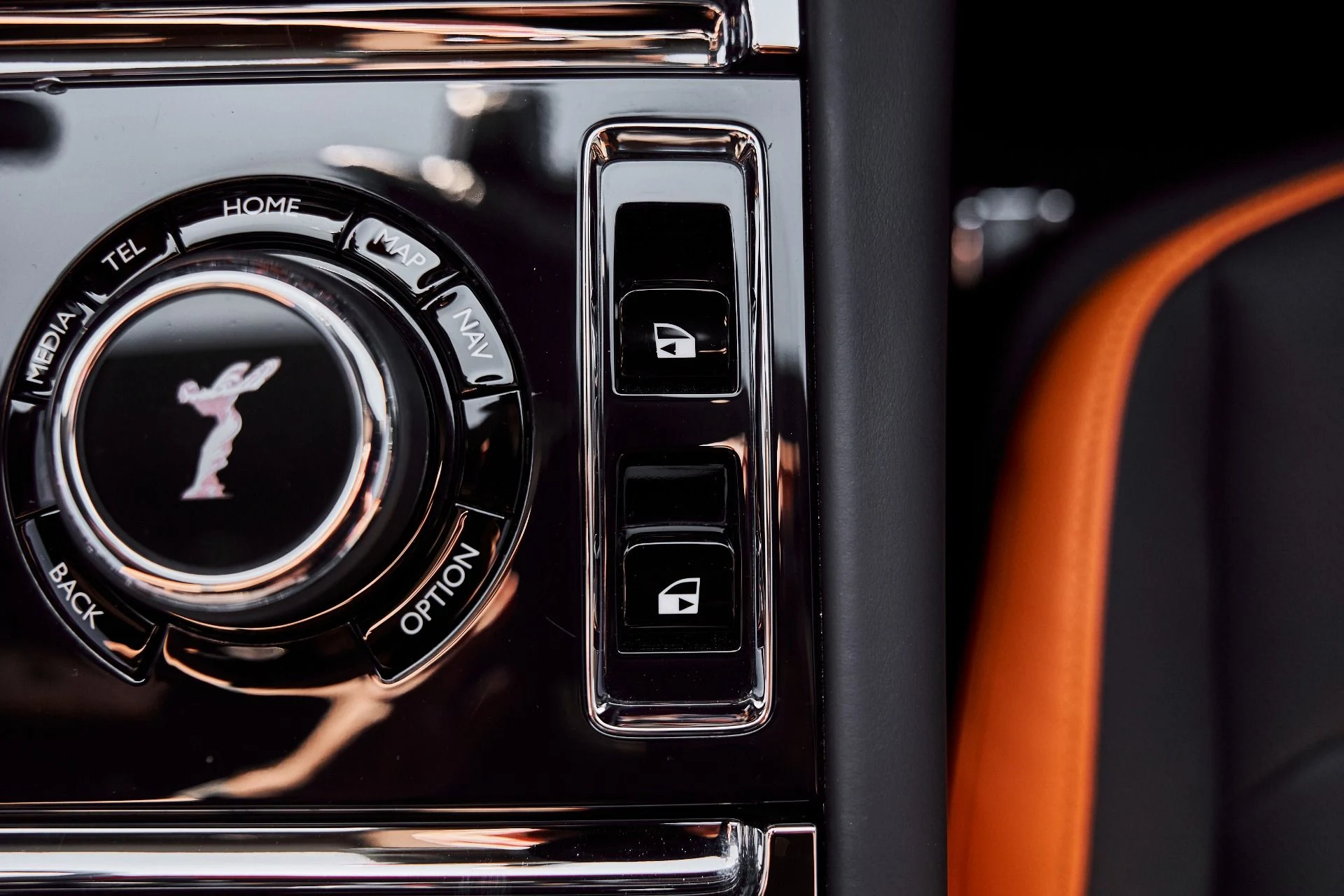 mph058_1939551333_Used_2025_Rolls_Royce_Spectre_Base_1775246575_e390fc0a16