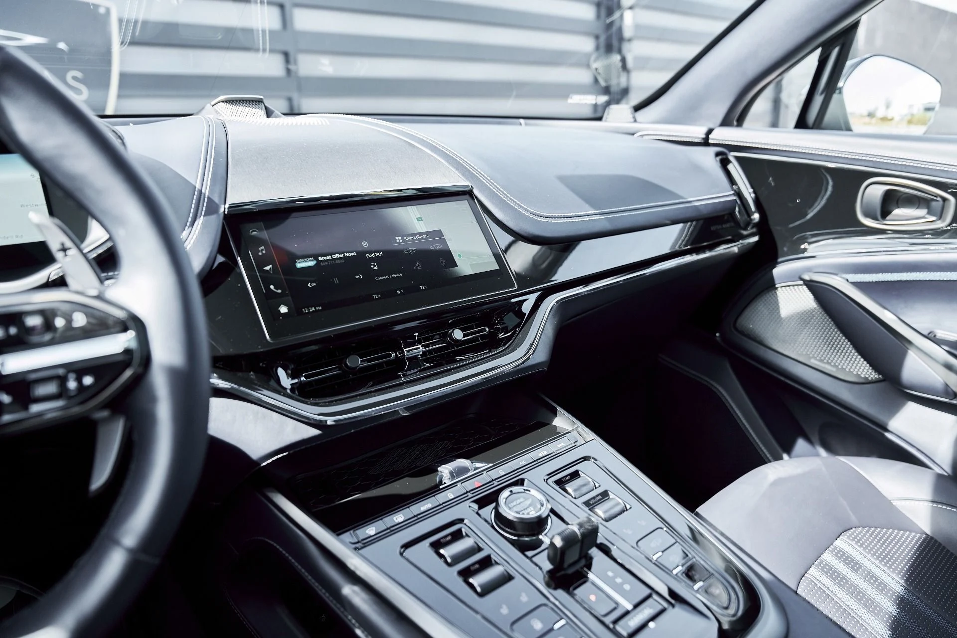 mph058_1940752508_Used_2025_Aston_Martin_DBX_707_1771642300_882da3de0e