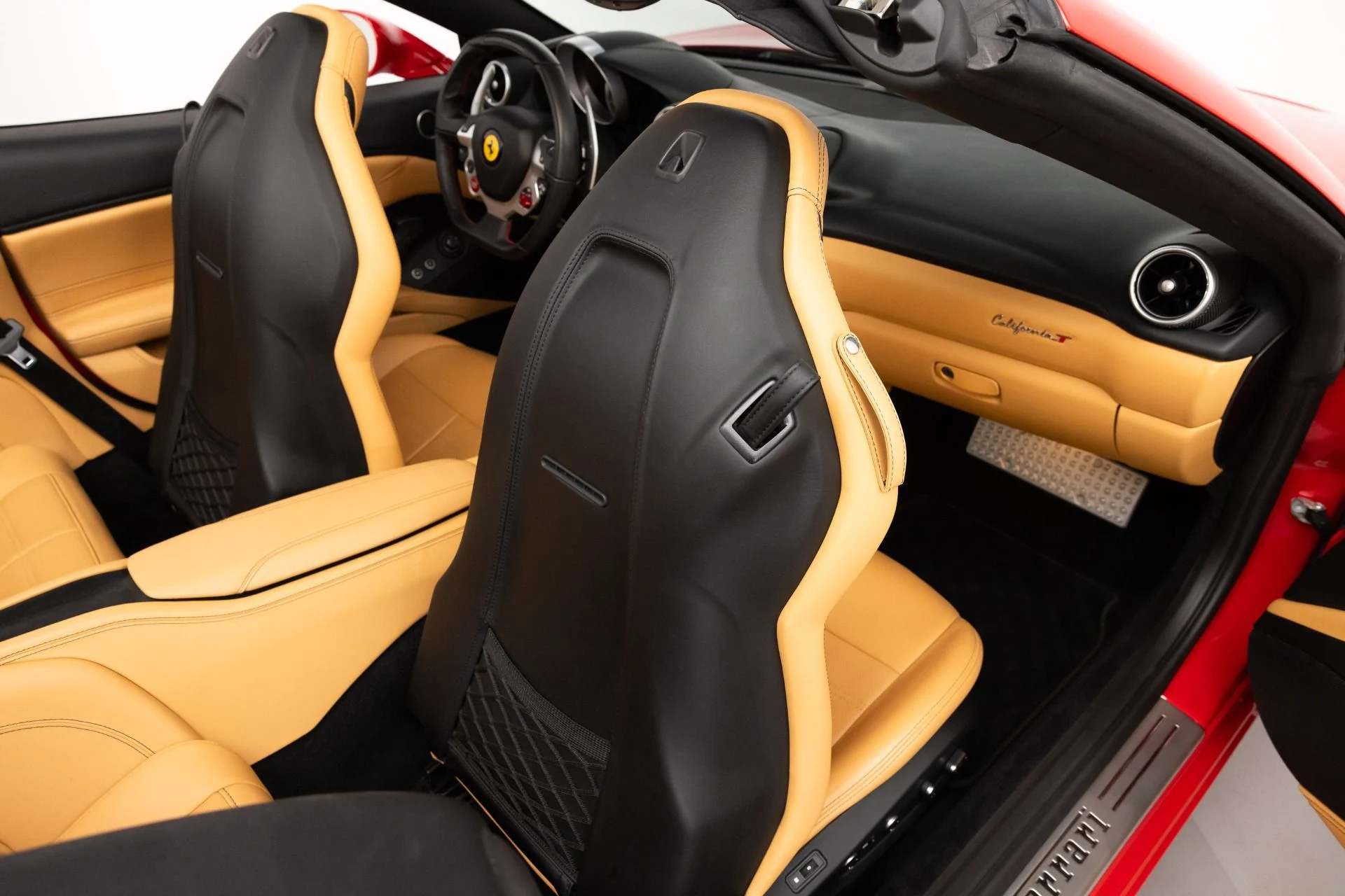 mph058_197560960_Used_2017_Ferrari_California_T_1784583649_65528af826