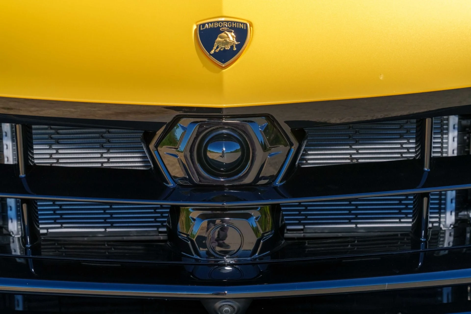 mph058_2004188306_Used_2025_Lamborghini_Urus_SE_1759793345_51660c3503