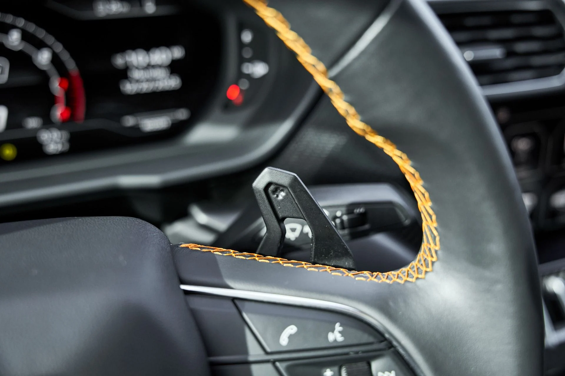 mph058_2055950358_Used_2022_Lamborghini_Urus_1766457456_fb6a52195a