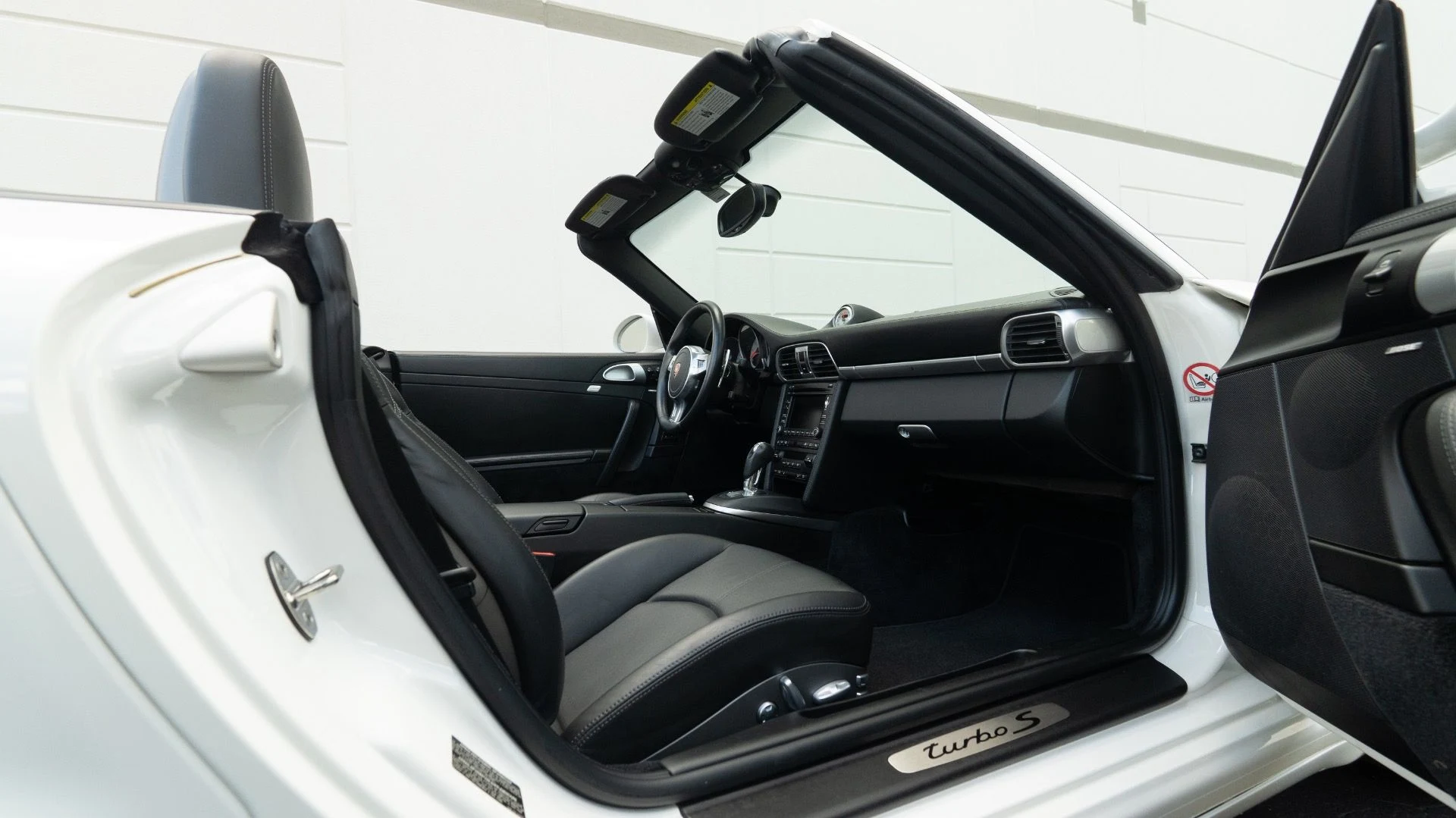 mph058_2066384844_Used_2011_Porsche_911_Turbo_S_1754935906_5b641b5b4a