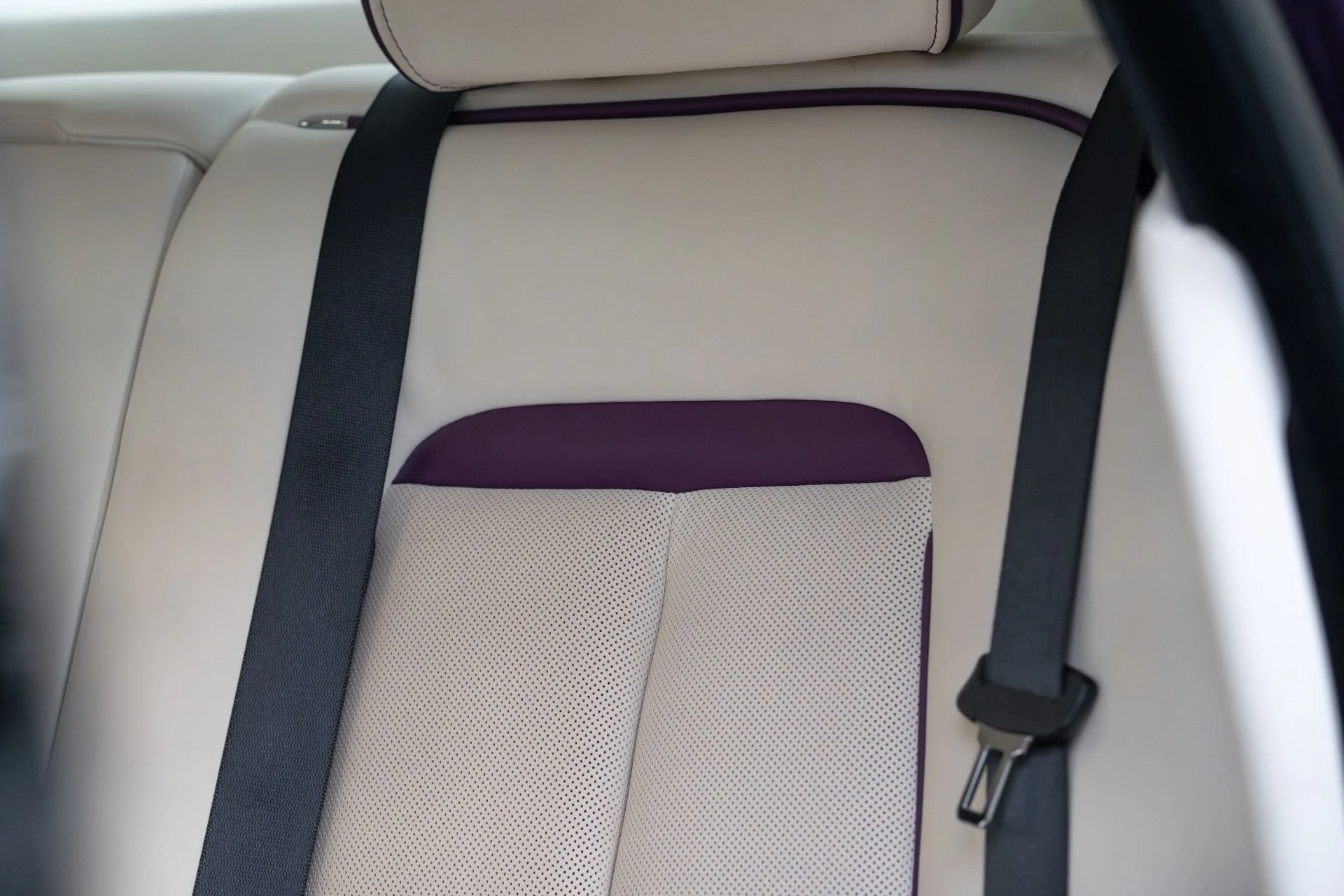 mph058_2128235650_Used_2021_Rolls_Royce_Ghost_1762913749_b6d213e073