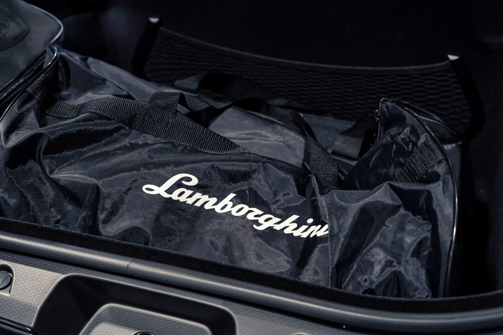 mph058_2130364617_Used_2025_Lamborghini_Revuelto_836_MSRP_Full_Body_PPF_Carbon_Roof_1780087440_8def94e0d0