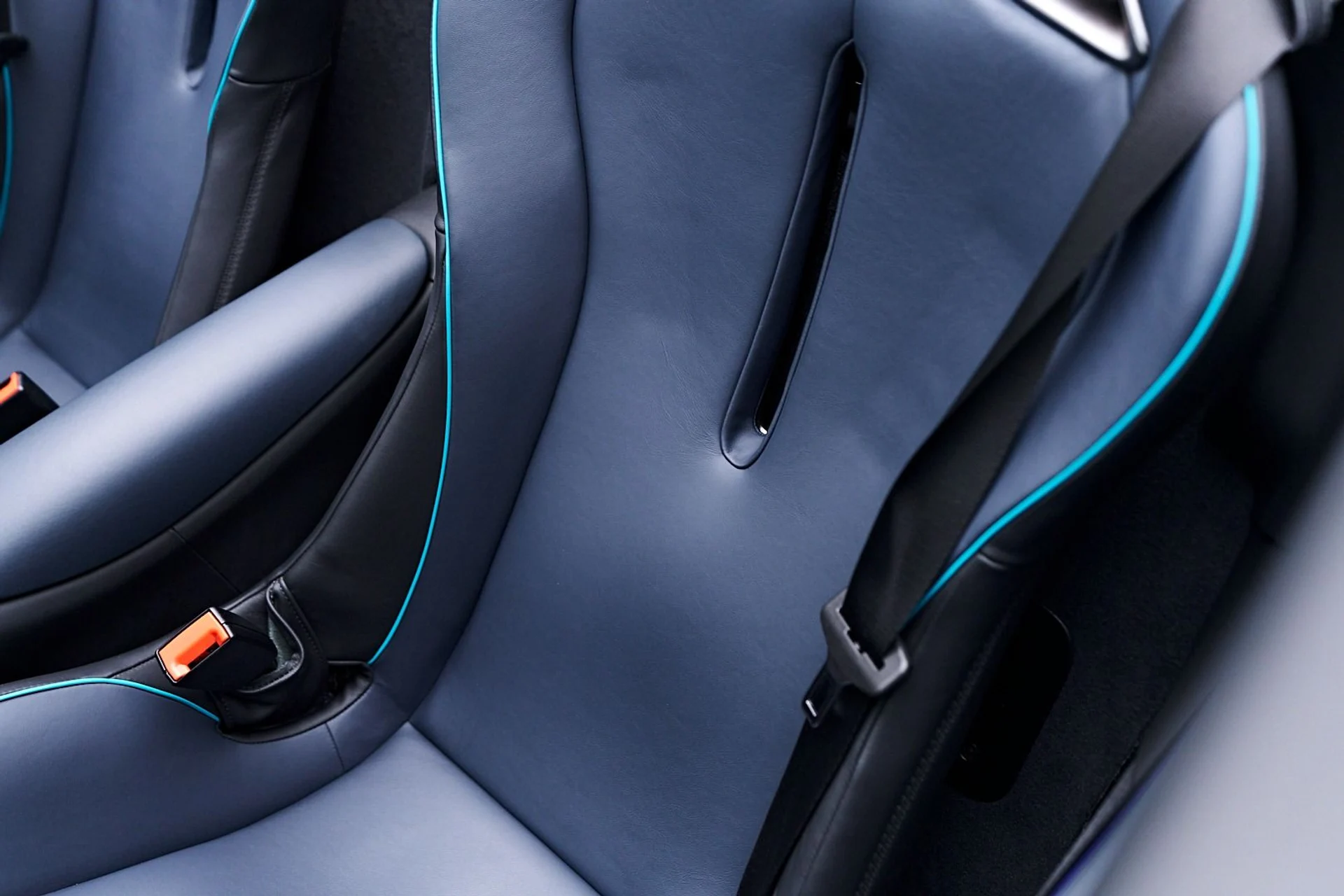 mph058_2170291972_Used_2025_Mc_Laren_Artura_Tech_Lux_1745952984_0074476a73