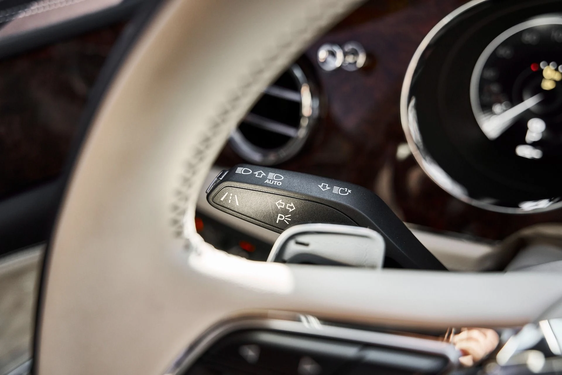 mph058_2236678914_Used_2023_Bentley_Bentayga_EWB_Azure_1773968902_f8b35bc1cc