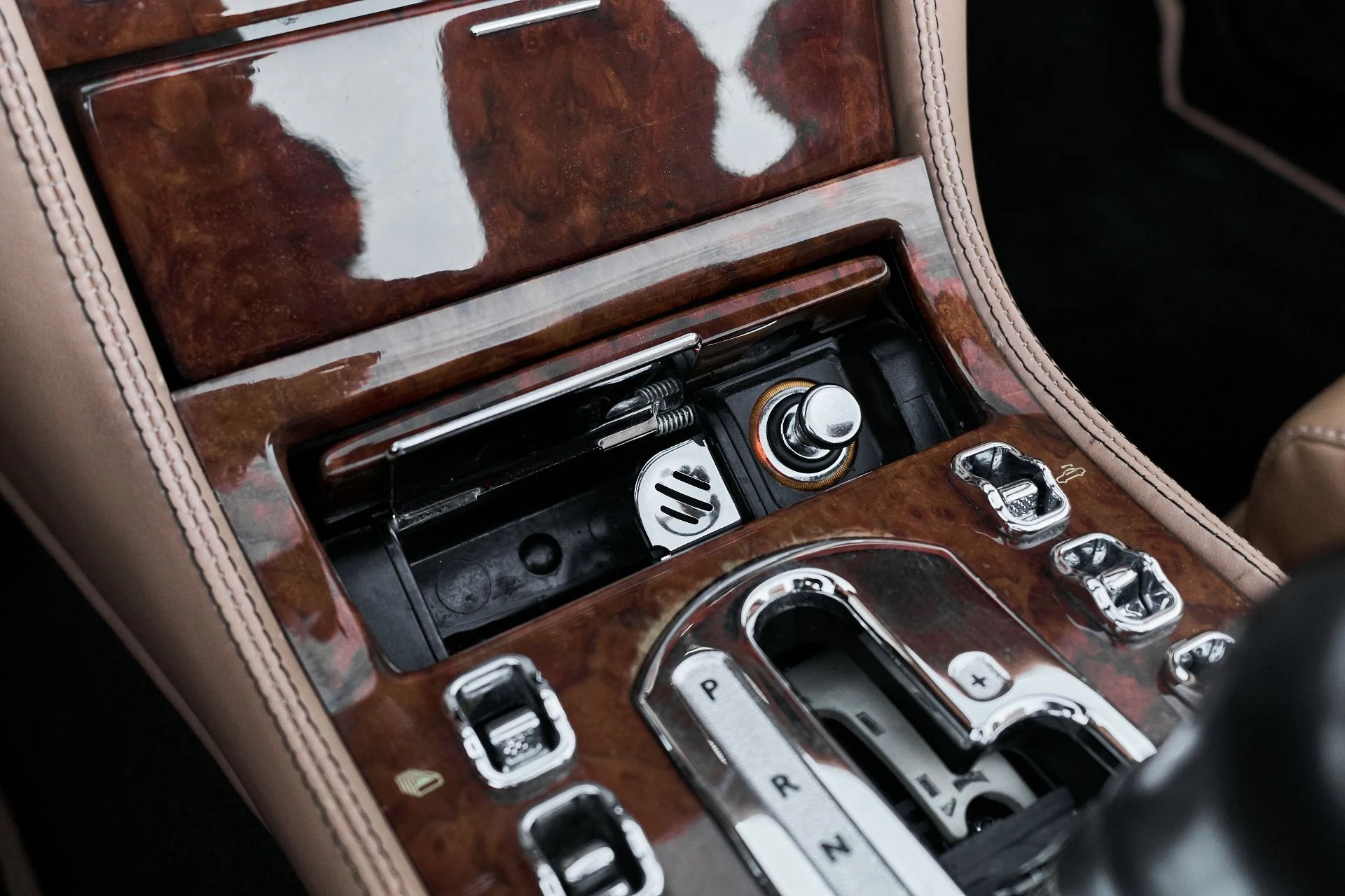 mph058_2237841004_Used_2009_Bentley_Azure_Base_1765906247_88dc143888