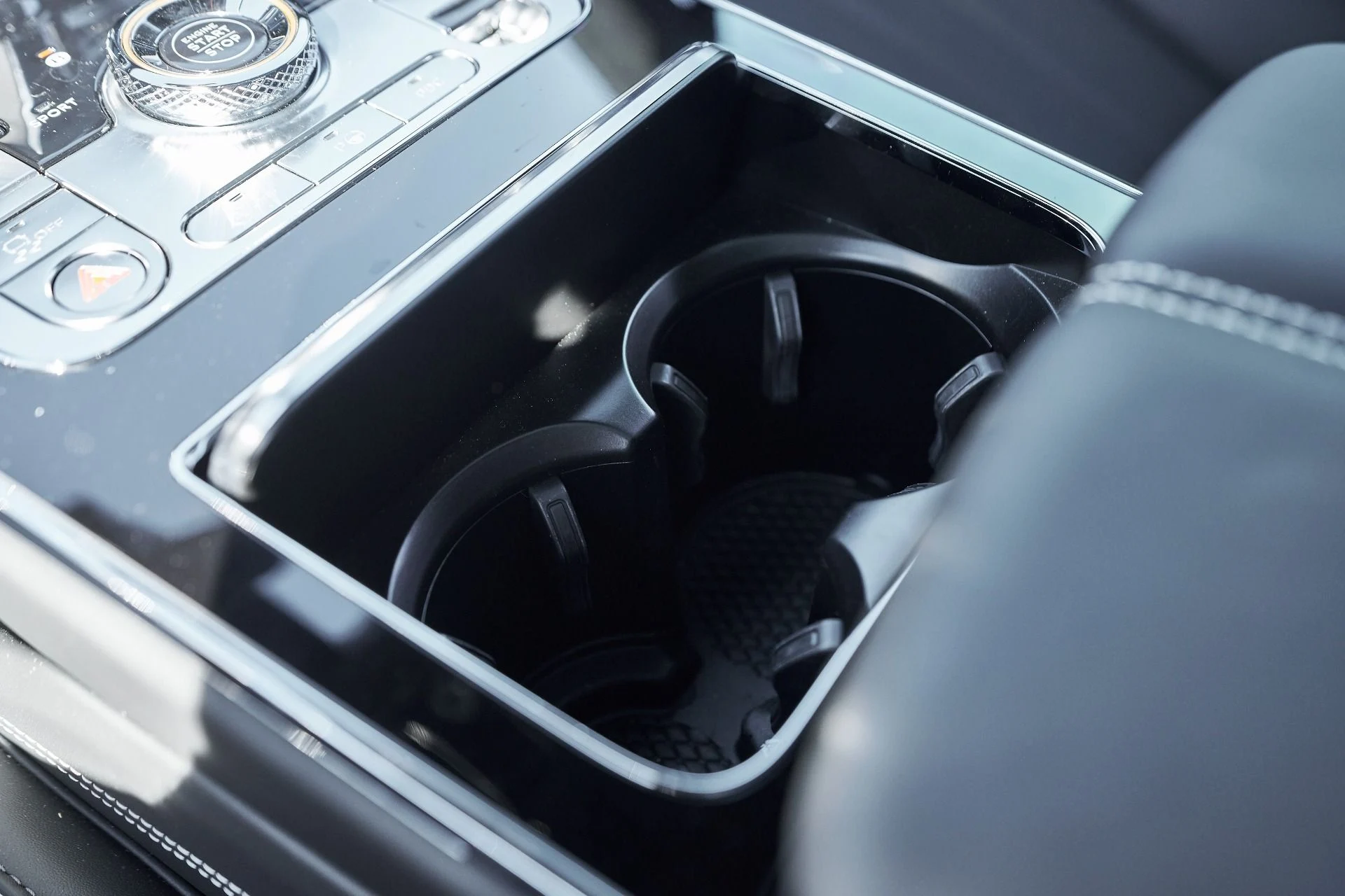 mph058_2280797353_Used_2024_Bentley_Flying_Spur_S_1761779971_74f11b6bff