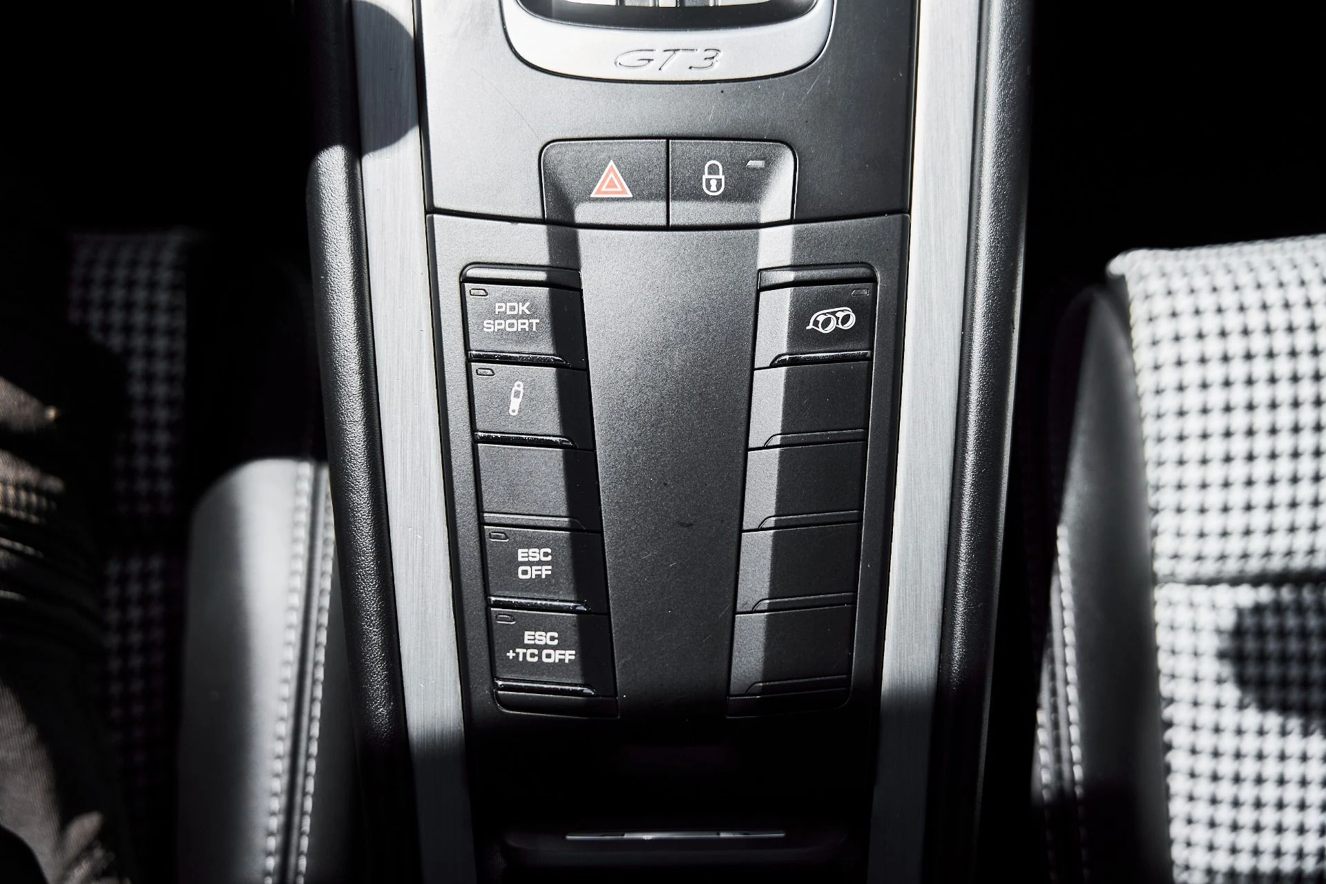 mph058_2314861636_Used_2018_Porsche_911_GT_3_1777749626_4e70d7c979