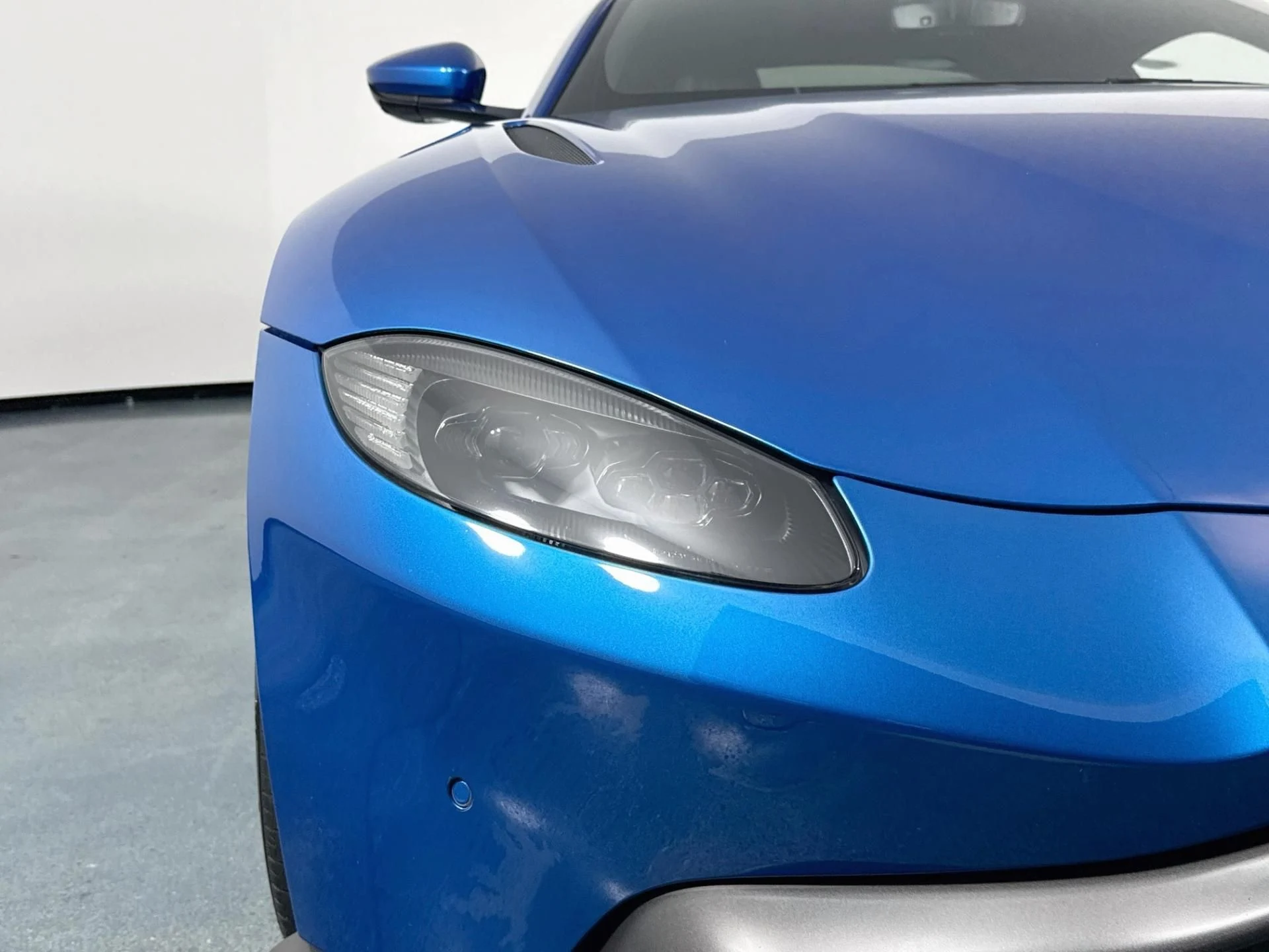 mph058_2369161682_Used_2020_Aston_Martin_Vantage_1791218654_48e01210b1