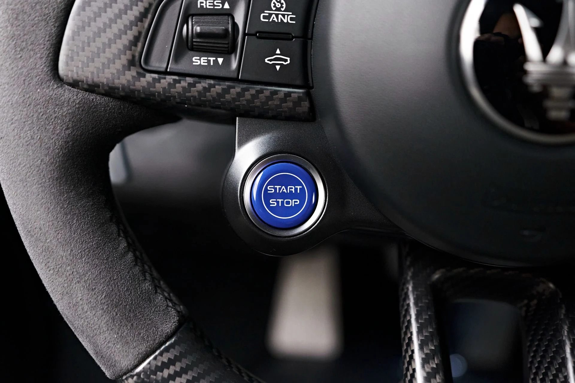 mph058_2423391393_Used_2023_Maserati_MC_20_Base_1721243405_faf2b7285b