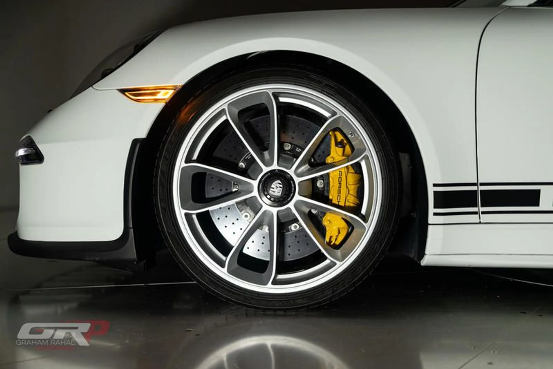 mph058_2450212405_8_E03_ADDF_AD_77_45_CD_AE_17_9_D32_EB_77_B123_cc9adde447