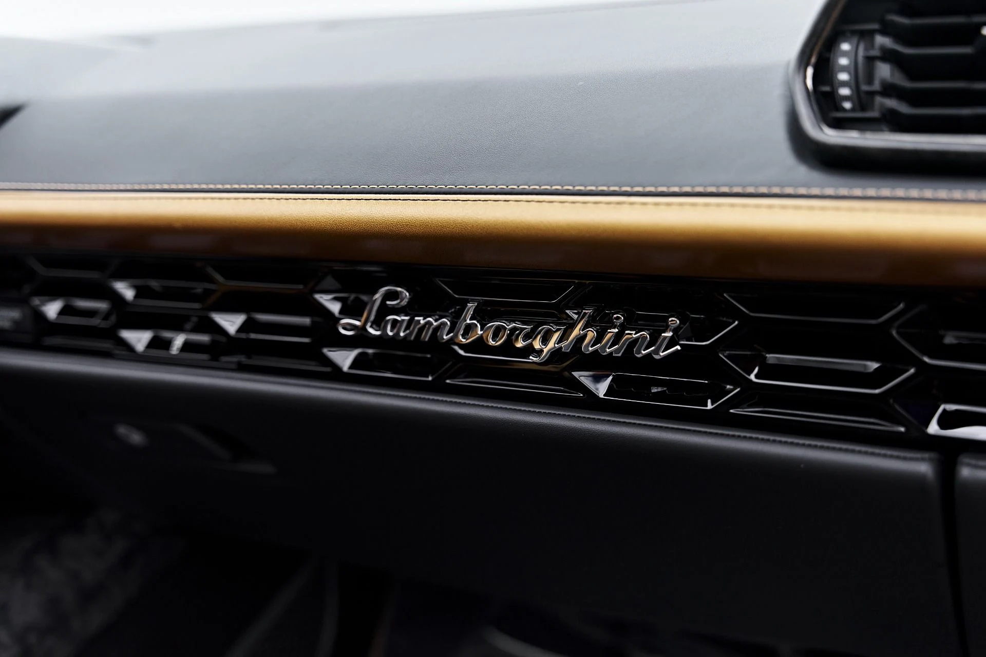 mph058_2557651039_Used_2022_Lamborghini_Huracan_EVO_Base_1791315958_e81390e504