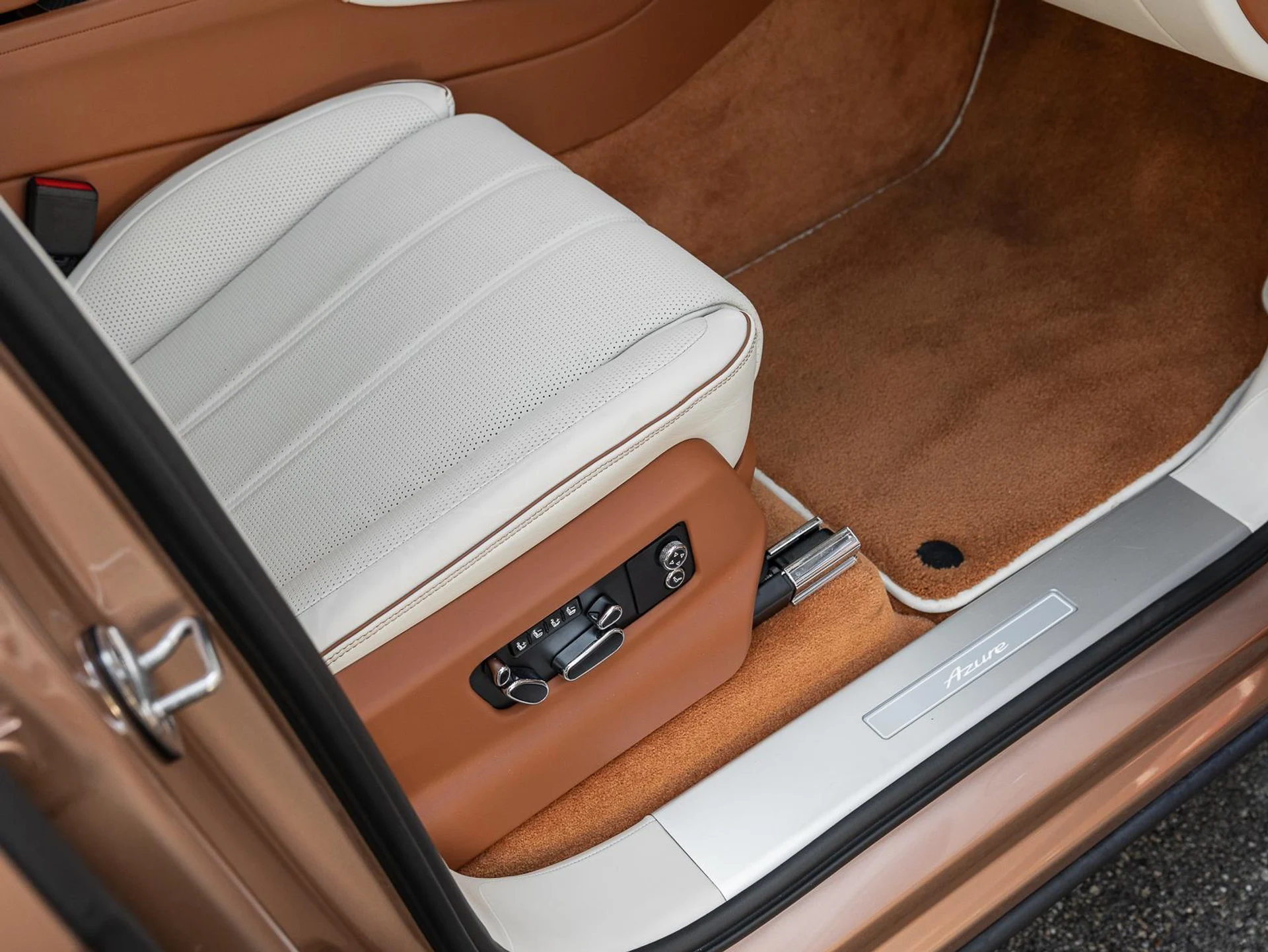 mph058_2572968514_Used_2023_Bentley_Bentayga_EWB_Azure_First_Edition_1772272968_e015a1e578