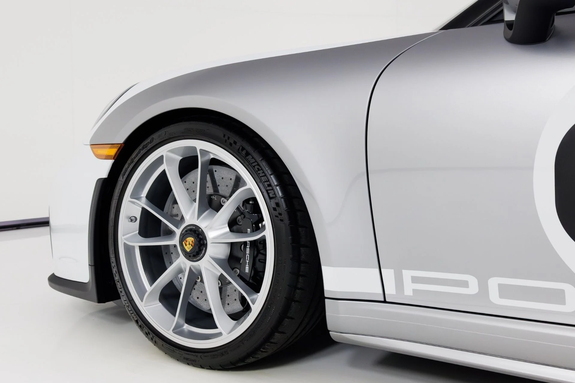 mph058_2643873353_Used_2019_Porsche_911_Speedster_1770313331_b7974f8b4f