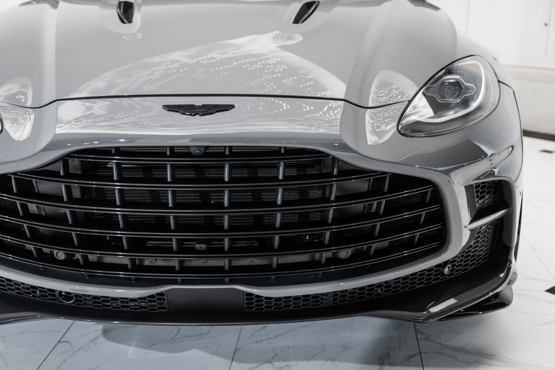 mph058_2653089427_Used_2023_Aston_Martin_DBX_707_1744811439_87ab409c6b