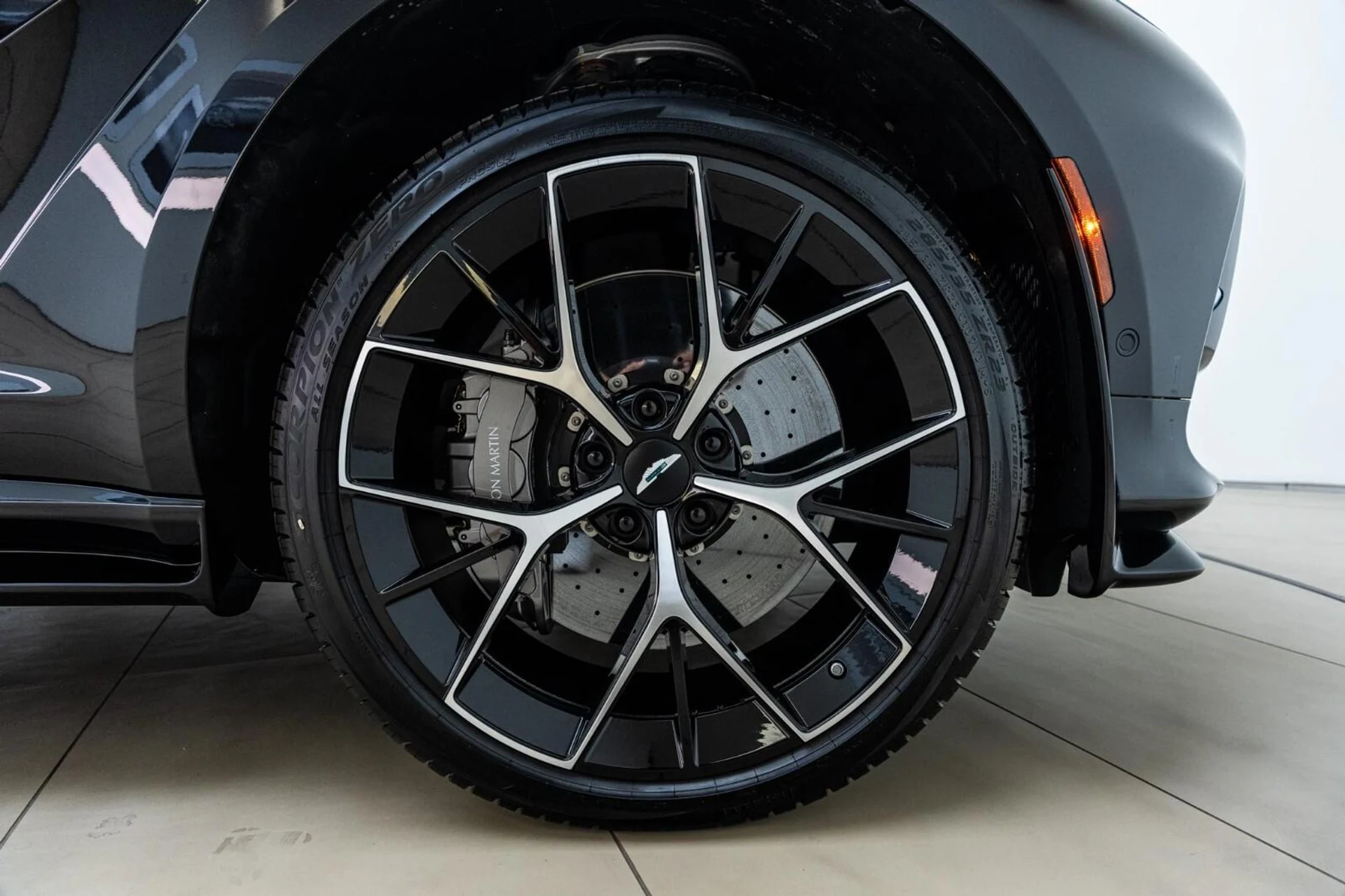 mph058_2671748727_New_2025_Aston_Martin_DBX_707_AWD_1744624347_34fb267d0c
