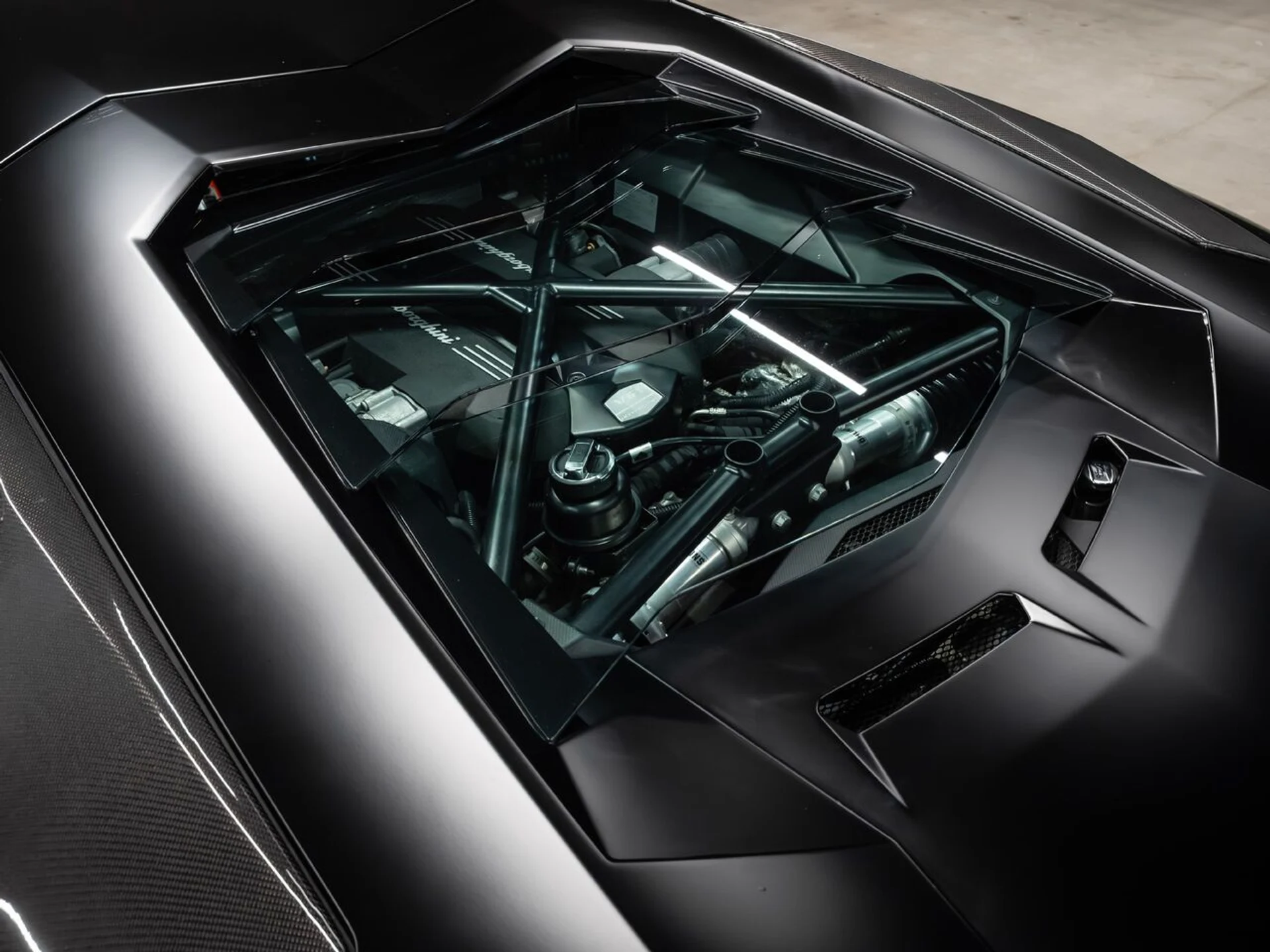 mph058_2676285994_lamborghini_aventador_2015_9961bb8d02