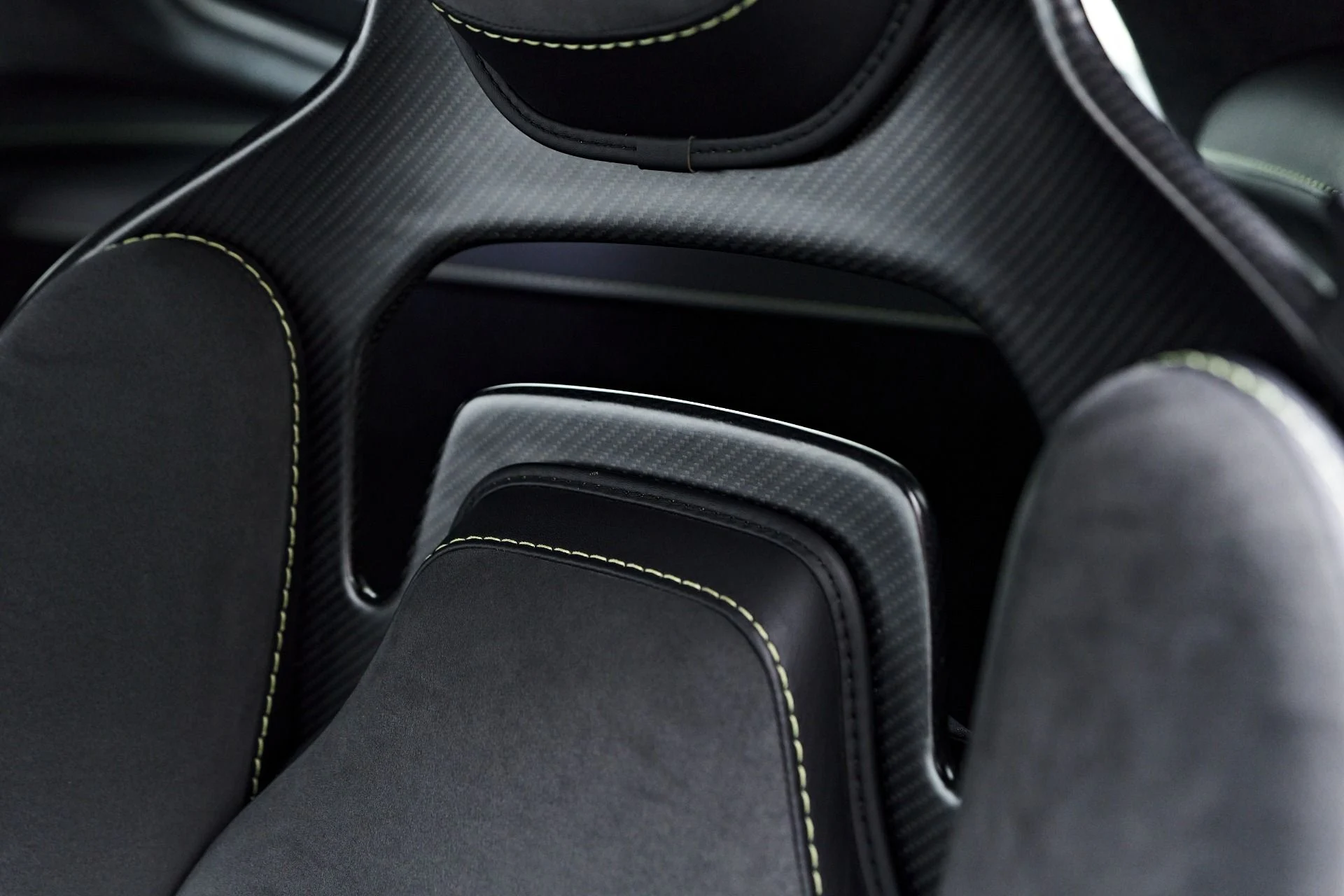 mph058_2682393648_Used_2023_Aston_Martin_Vantage_F1_Edition_1755655698_5625789494