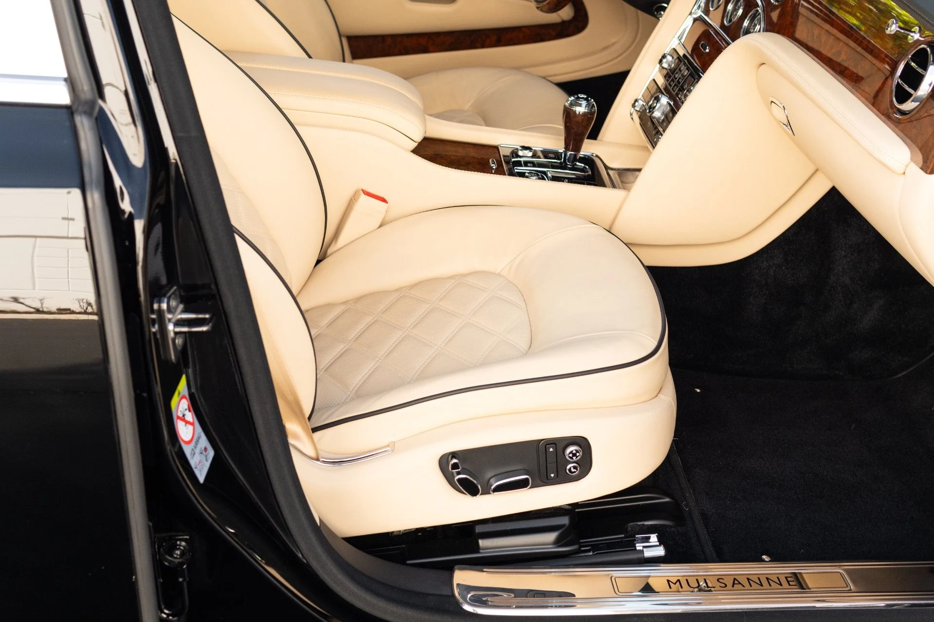 mph058_2684491961_Used_2014_Bentley_Mulsanne_1774576298_4cbaaf7120