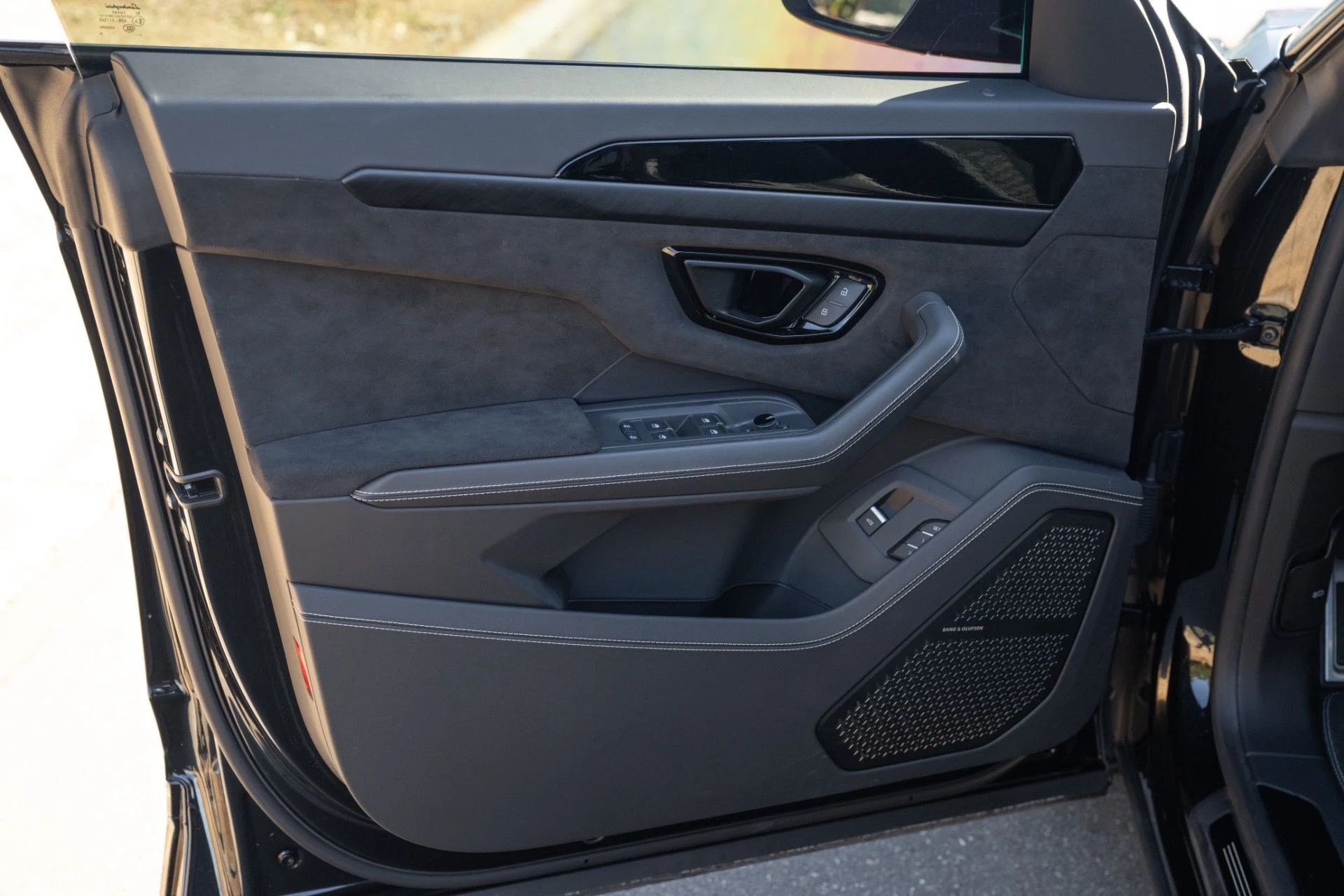 mph058_2694644117_Used_2024_Lamborghini_URUS_S_1771273354_1b3571dace