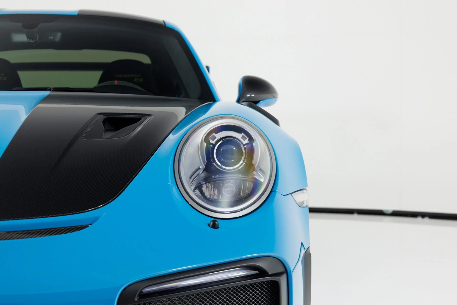 mph058_2712018215_Used_2018_Porsche_911_GT_2_RS_1783631648_1a365744b6