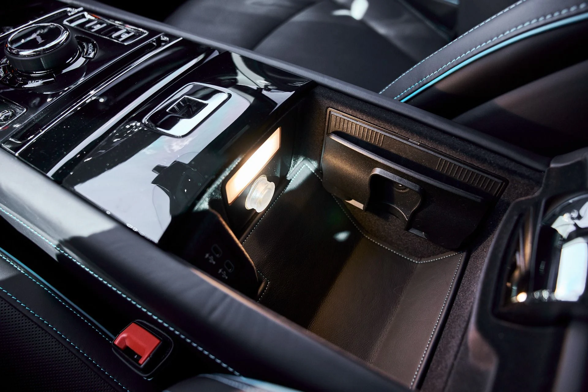 mph058_2712918881_Used_2025_Rolls_Royce_Spectre_Base_1771642480_af92cf0cbf