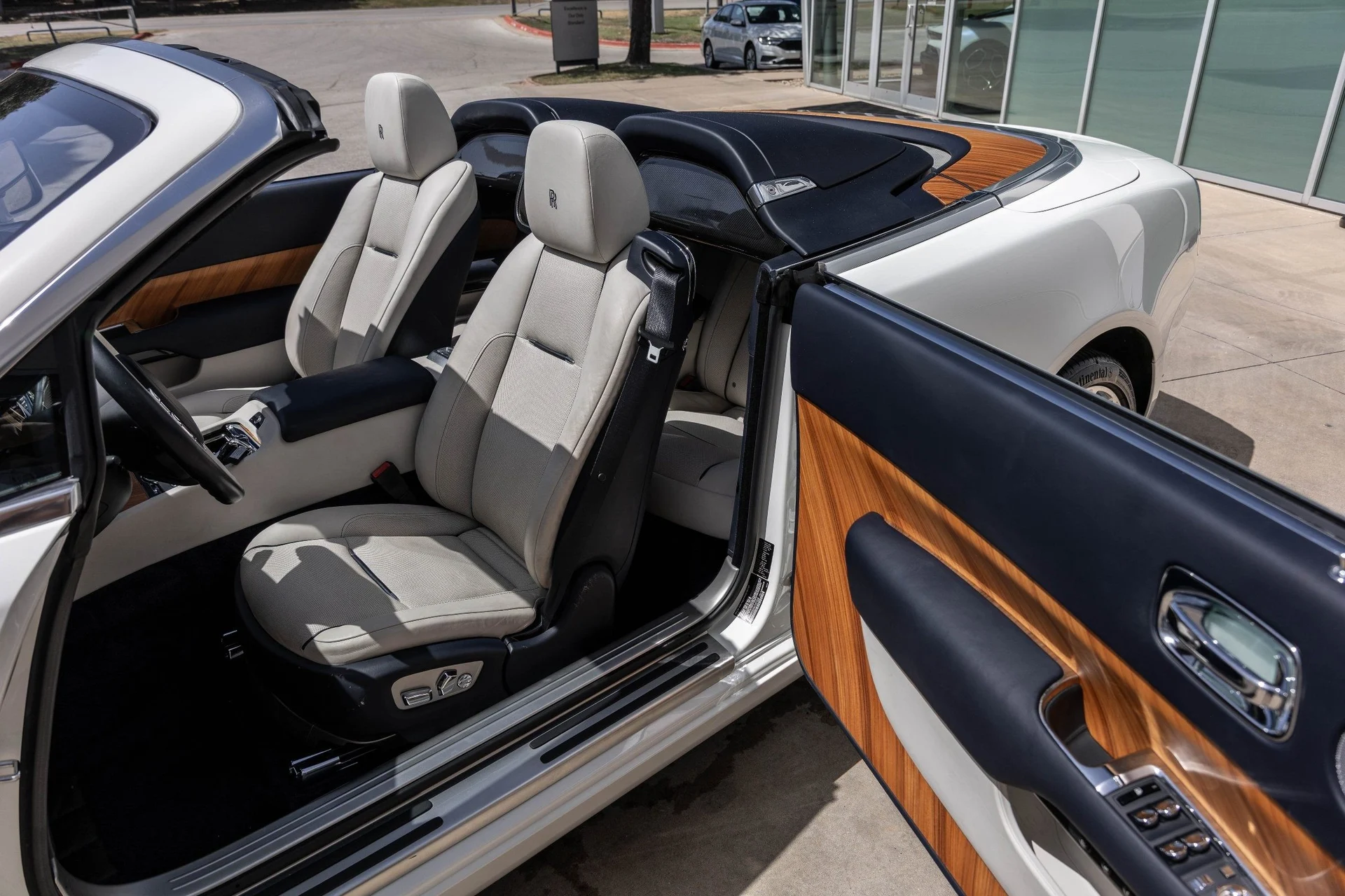mph058_2827678550_Hi_Tech_Luxury_Imports_LLC_SCA_666_D50_HU_107224_image_58_5b38b9434d