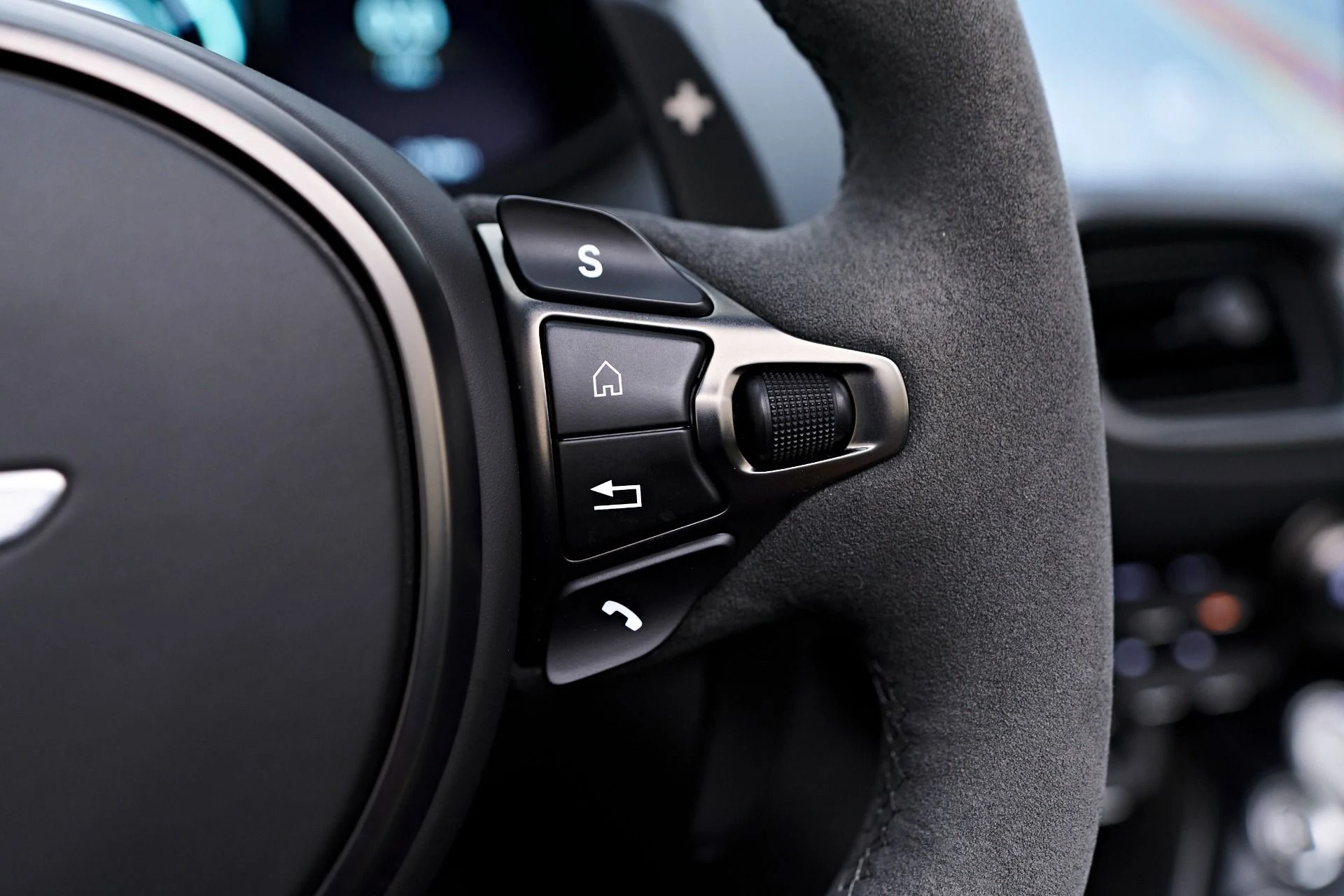 mph058_2843766682_Used_2023_Aston_Martin_Vantage_F1_Edition_1754013179_390a70b58f