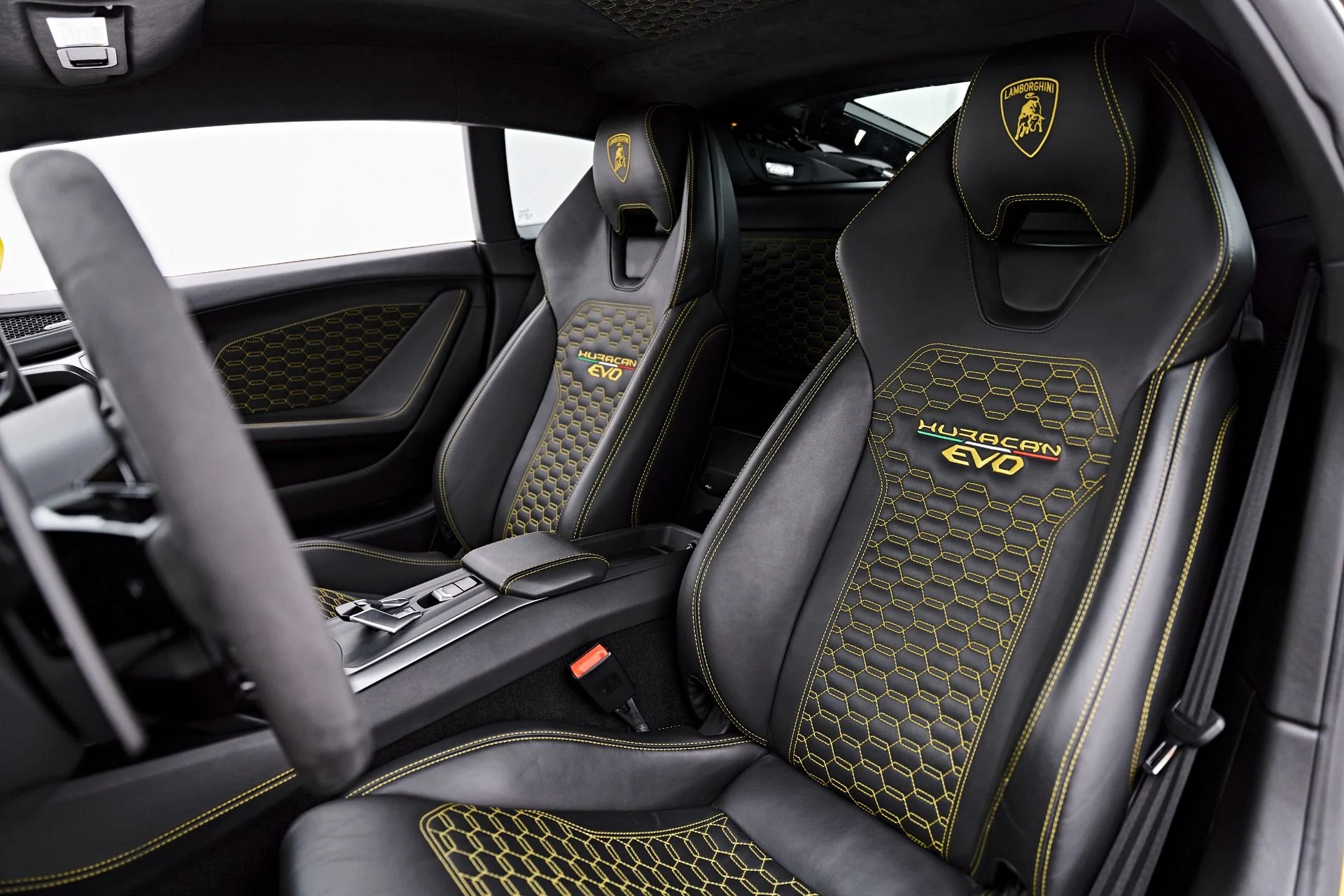 mph058_2908066347_Used_2022_Lamborghini_Huracan_EVO_Base_1787357899_22955ff36e