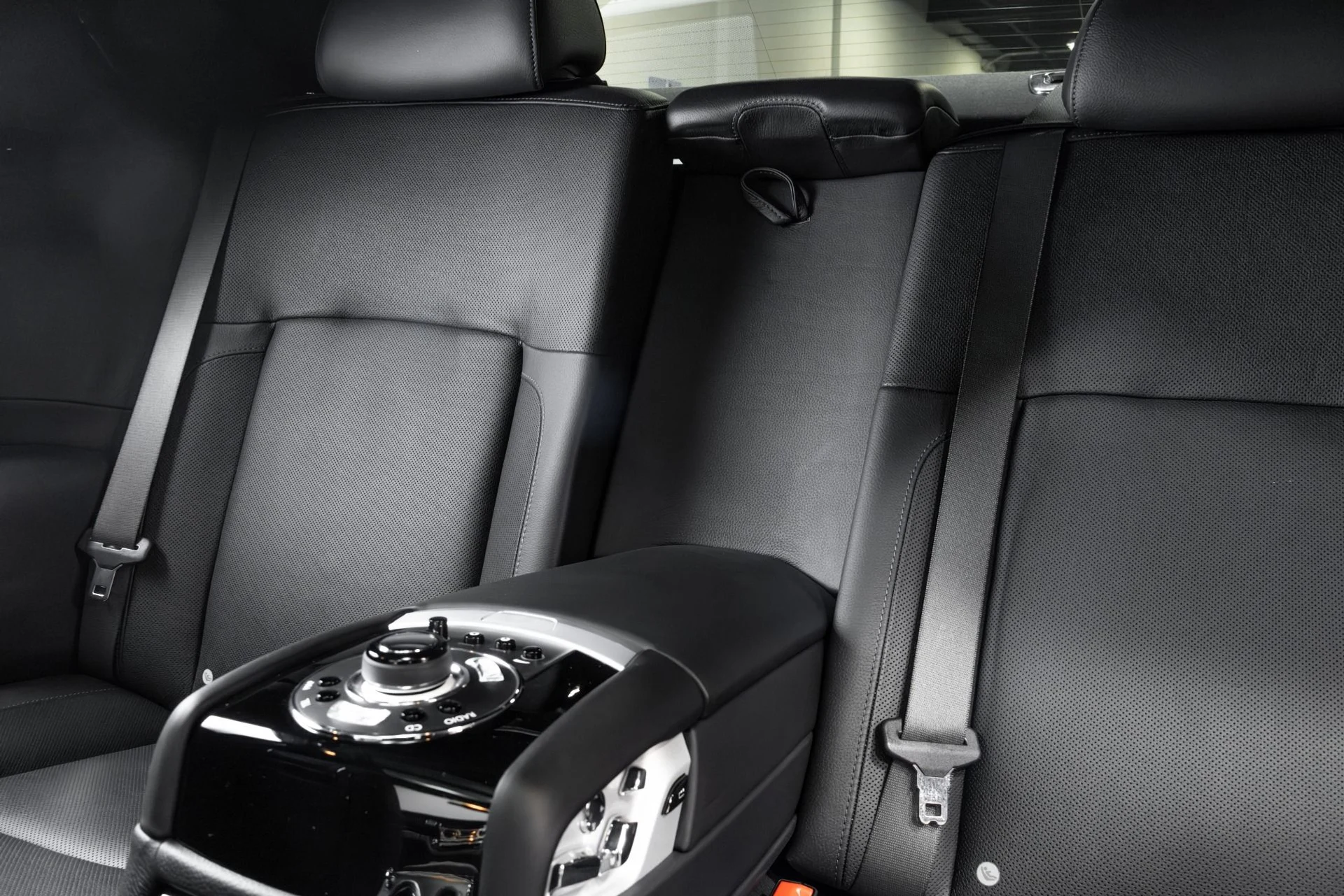 mph058_2949902204_Used_2011_Rolls_Royce_Ghost_Base_1762877304_99a6750f17