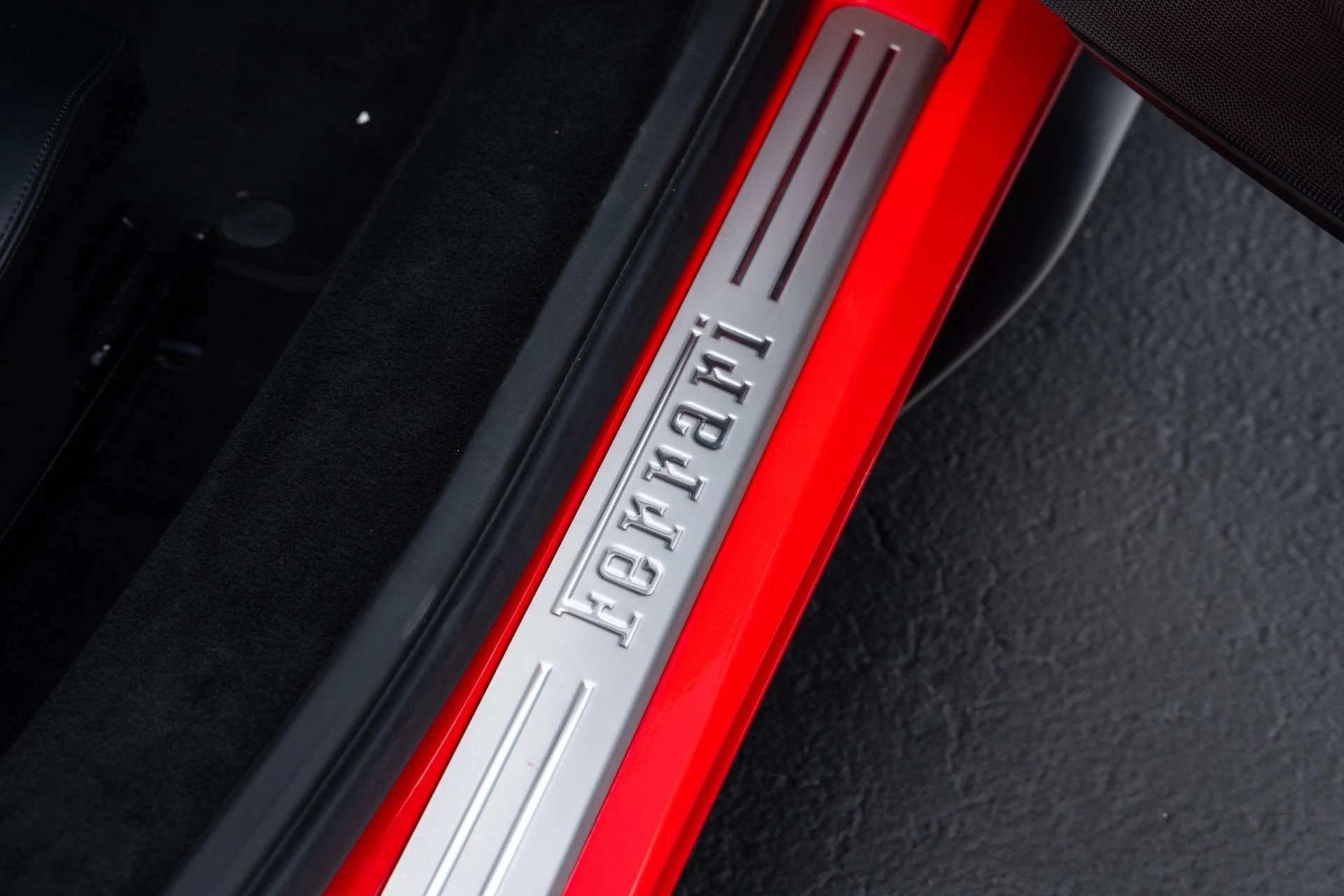 mph058_2960729744_Used_2022_Ferrari_F8_Tributo_1777610144_06cf89b293
