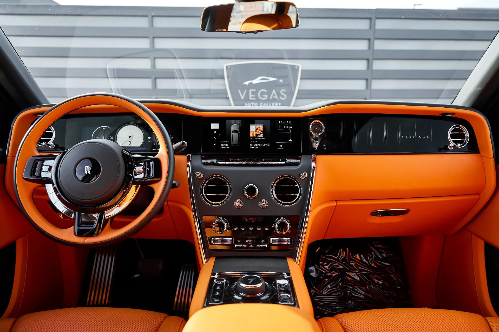 mph058_29762000_Used_2025_Rolls_Royce_Cullinan_1766456700_81358c9287