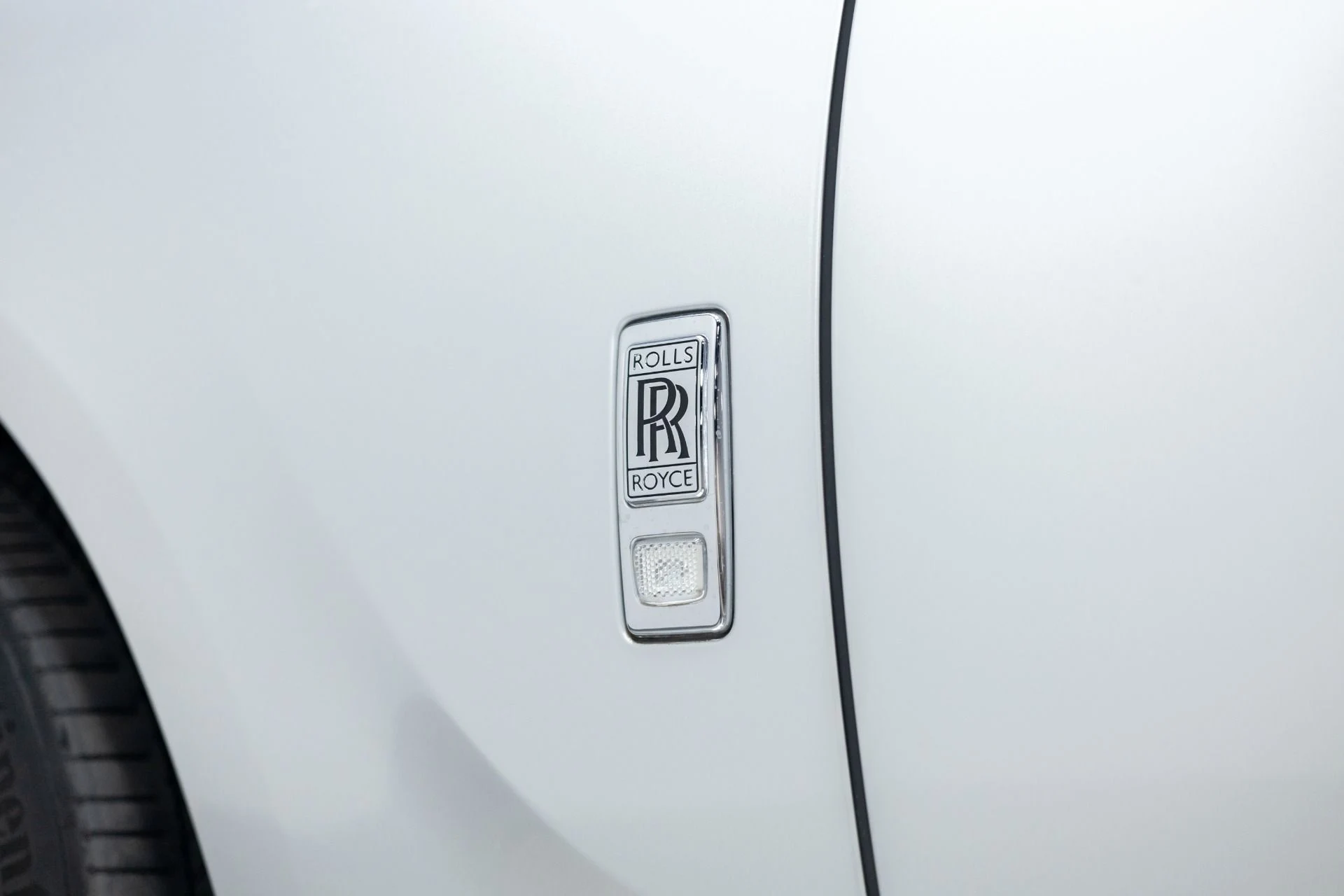 mph058_3006447447_Used_2015_Rolls_Royce_Ghost_1760219601_6cba2a3f86