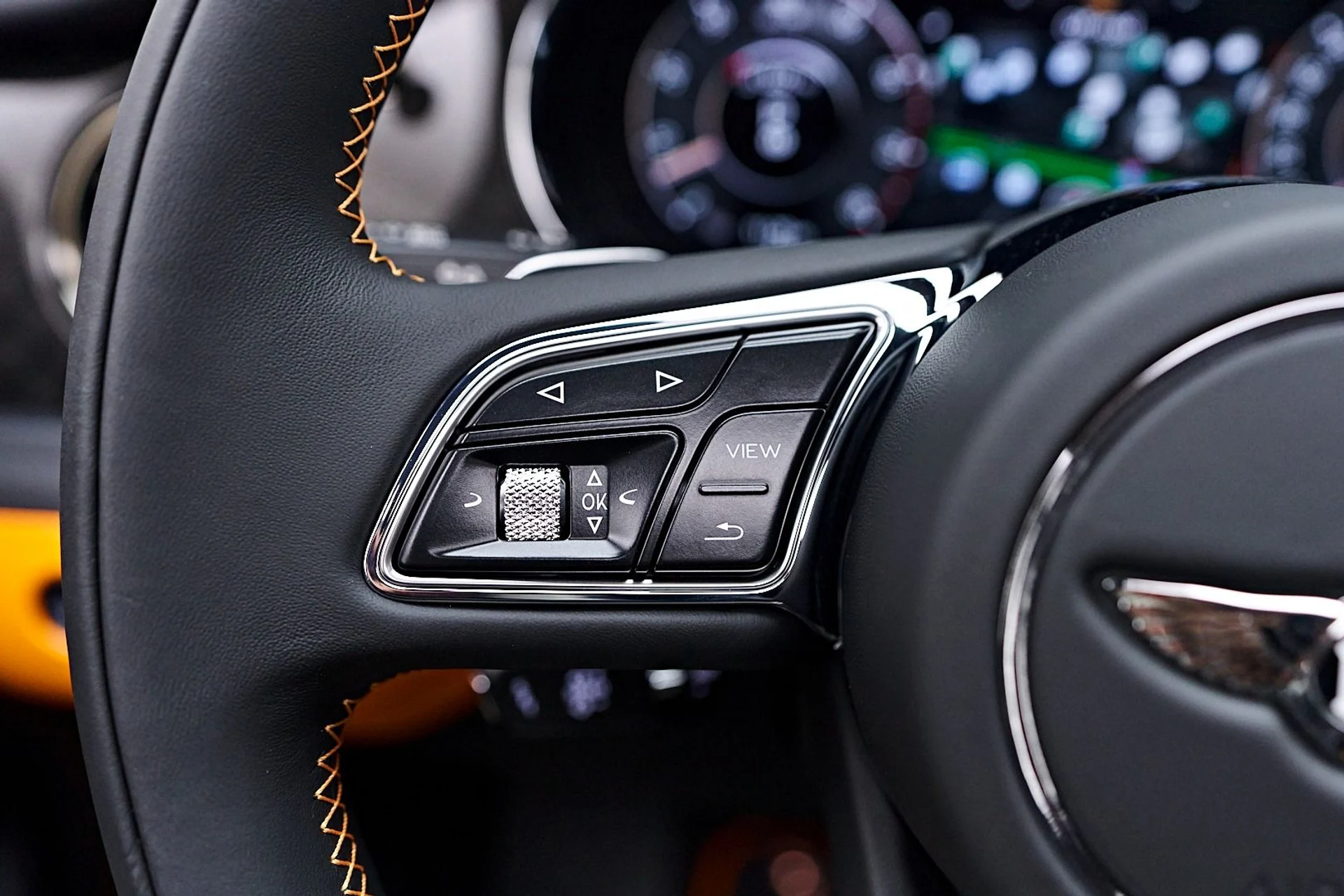 mph058_3026150730_Used_2025_Bentley_Bentayga_S_Black_Edition_1738363048_2e9287abfe