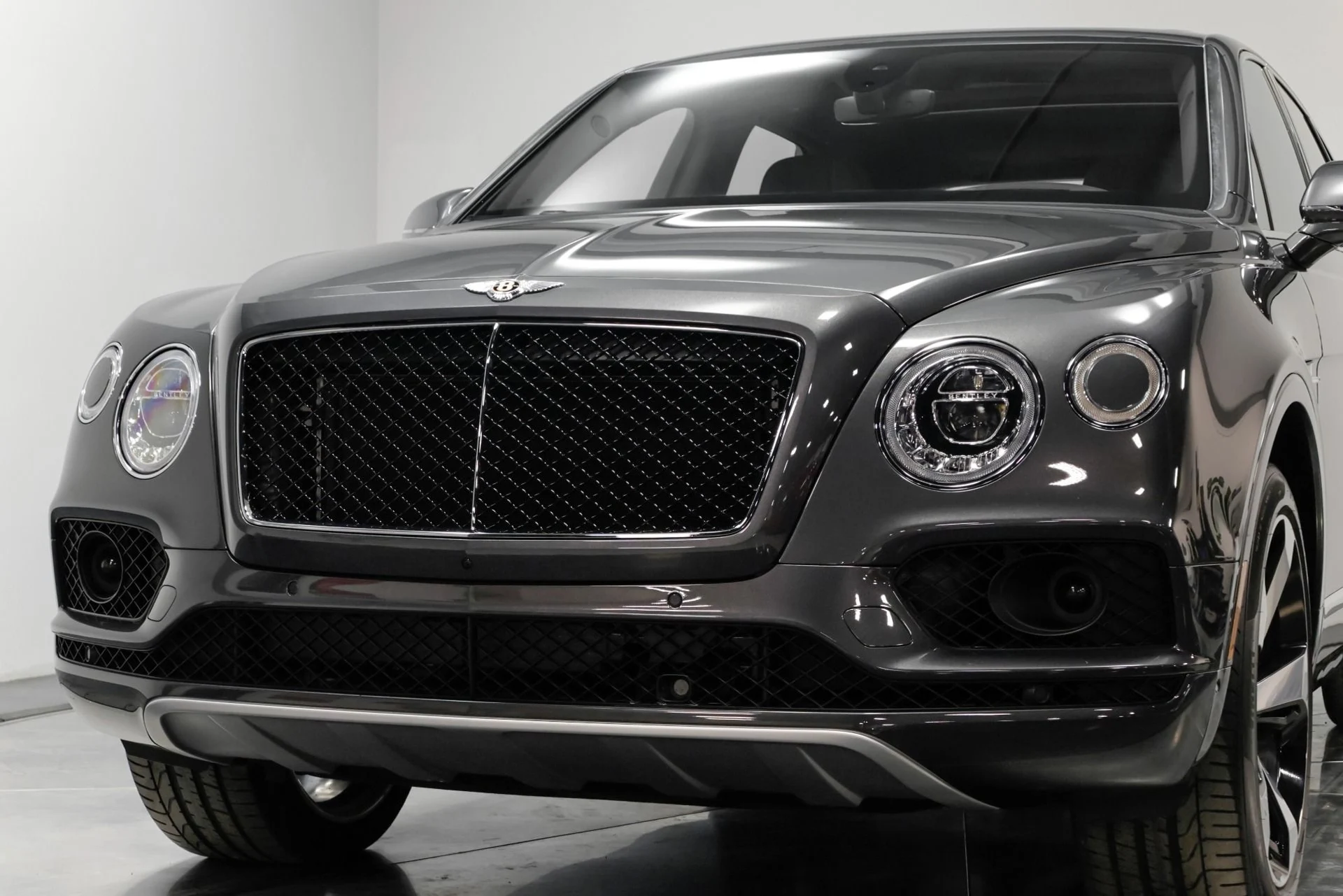 mph058_3061979502_Used_2020_Bentley_Bentayga_V8_1761664862_b28dfb0bf5