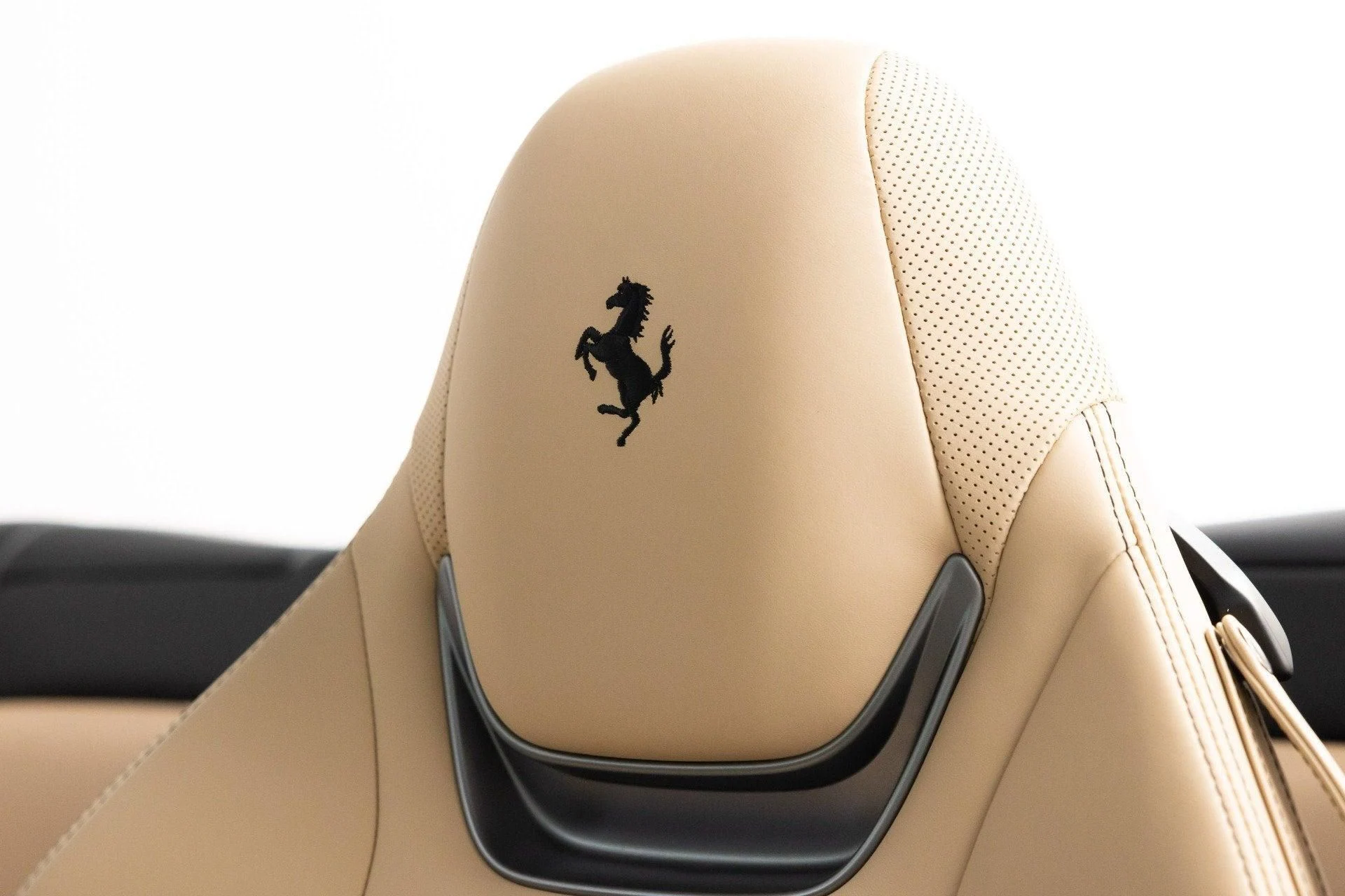 mph058_3073675766_Used_2023_Ferrari_Portofino_M_1784803723_509564f8a3