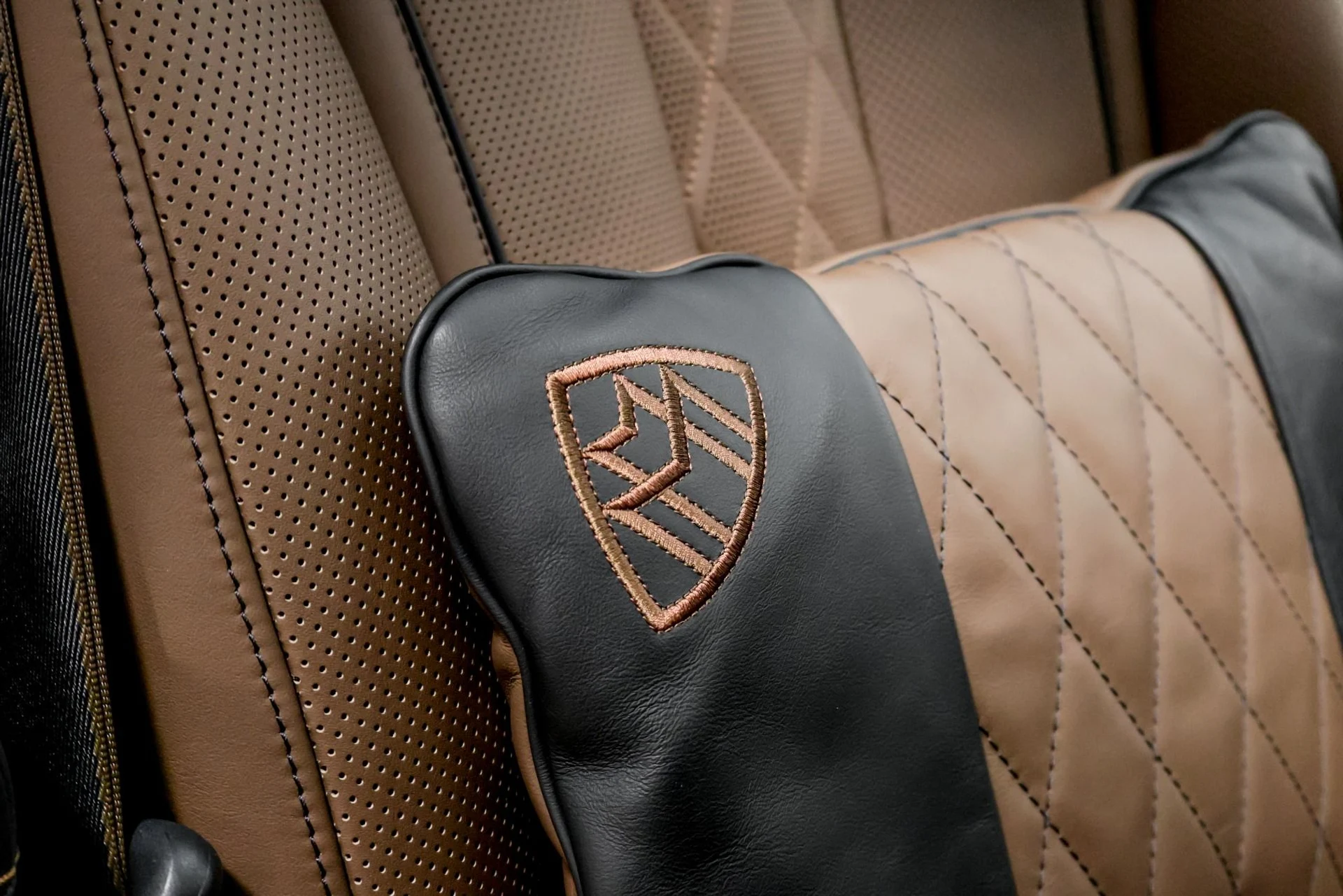 mph058_3106956010_Used_2019_Mercedes_Benz_S_Class_Maybach_S_560_4_MATIC_1761681414_9da34d62b4