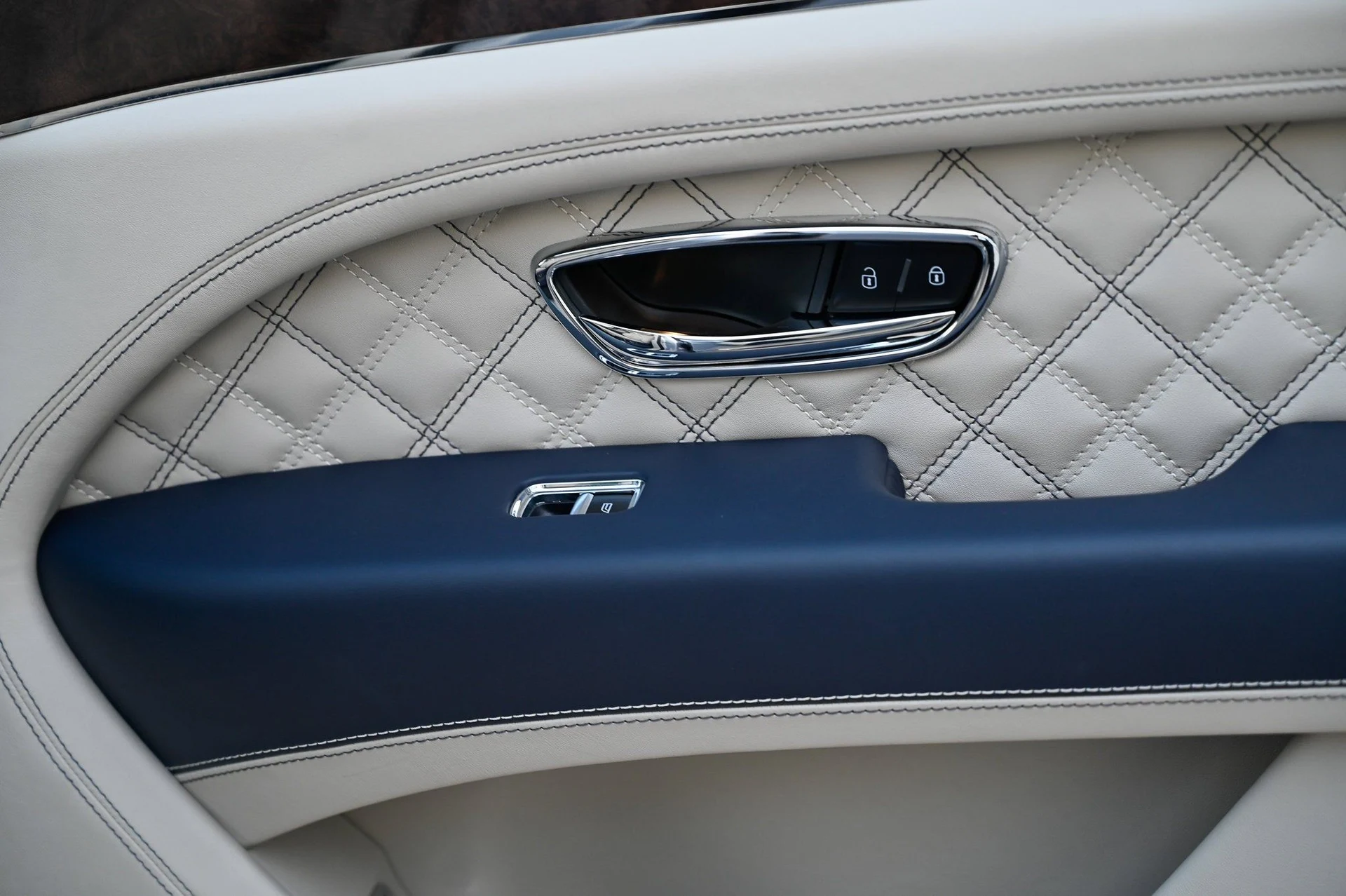 mph058_3115928343_72286e082930490696bb9502db775d8c_53b39fc3d9