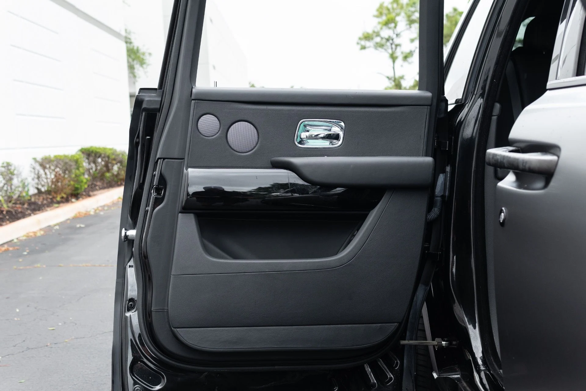 mph058_3132880823_Used_2020_Rolls_Royce_Cullinan_1775753700_27160bee6b