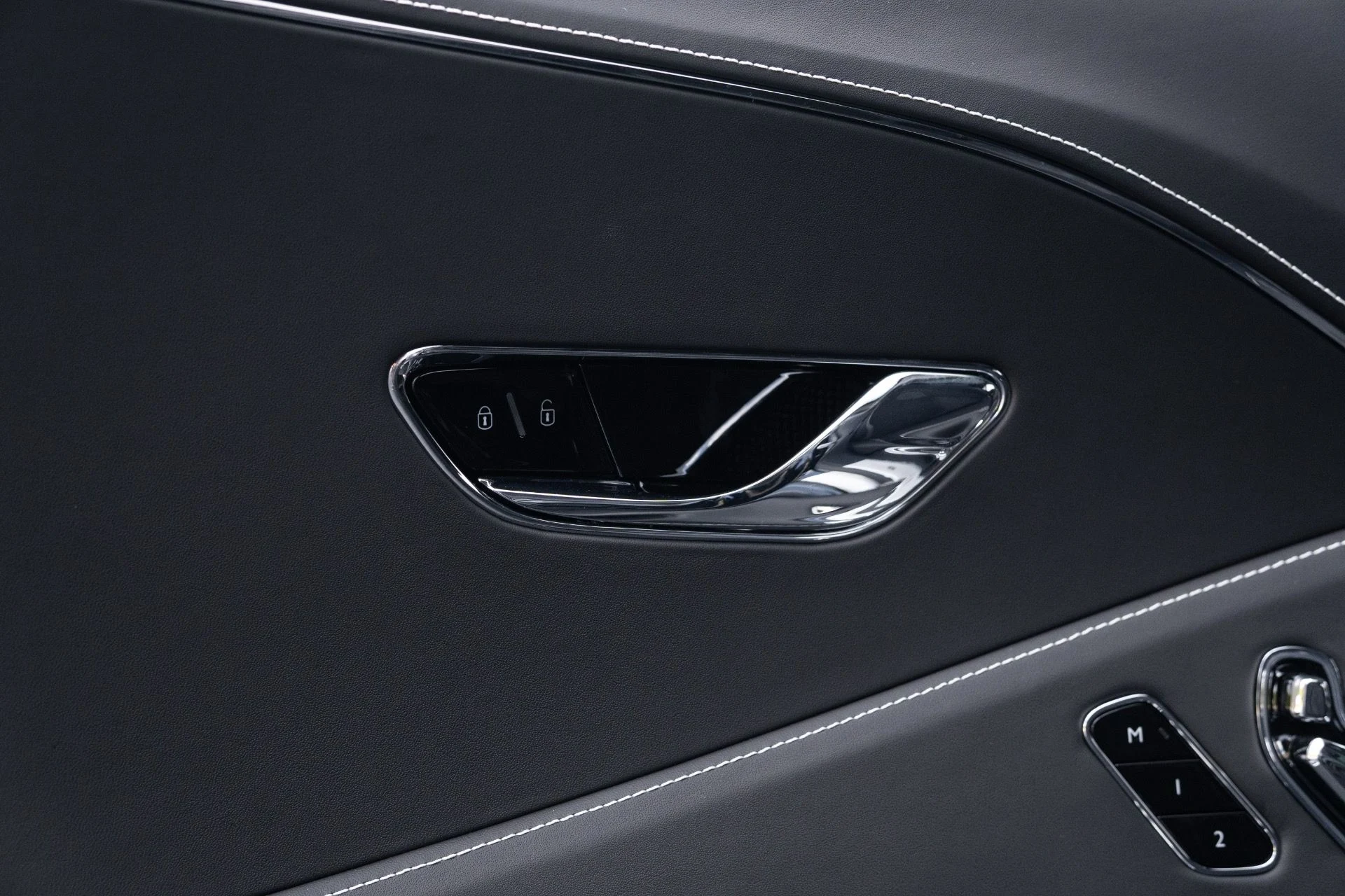 mph058_3136227326_Used_2023_Bentley_Flying_Spur_S_V8_1778782784_96771f726c