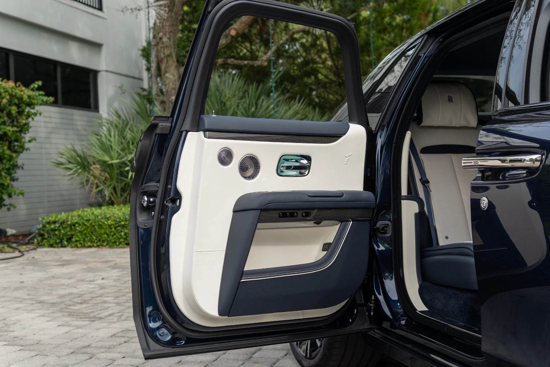 mph058_3138754482_Used_2023_Rolls_Royce_Black_Badge_Ghost_1765569637_81ddf7bbcc