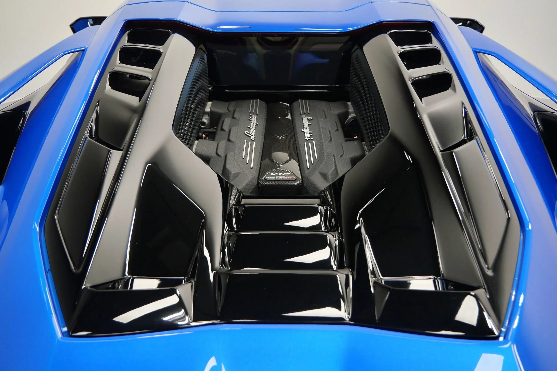mph058_3157042152_Used_2024_Lamborghini_Revuelto_974_Miles_710_K_MSRP_SPORTIVA_Corsa_Tex_Interior_1767024666_a58d18a116