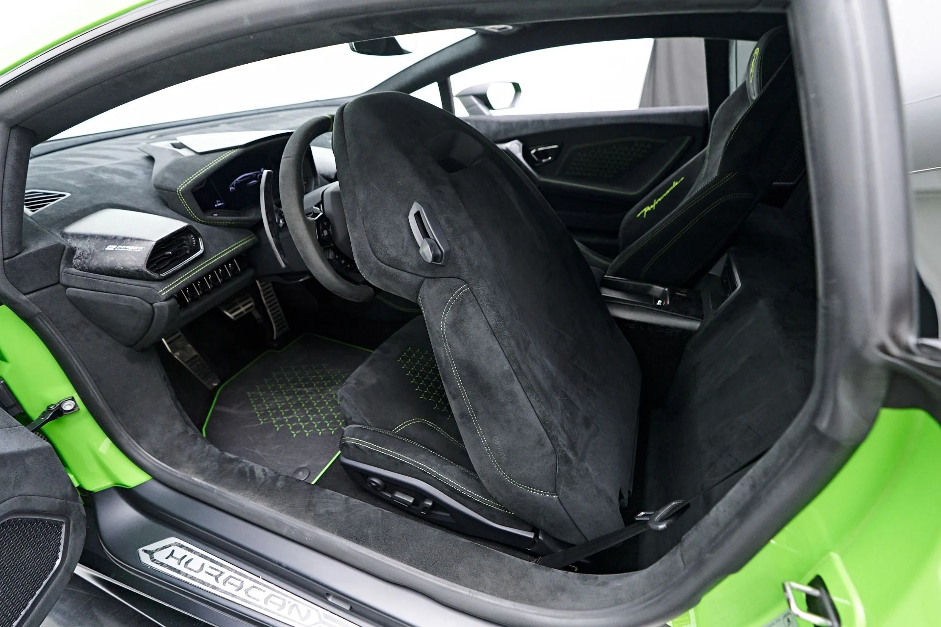 mph058_317853252_Used_2019_Lamborghini_Huracan_Performante_1757626097_ecfb7a1f7f