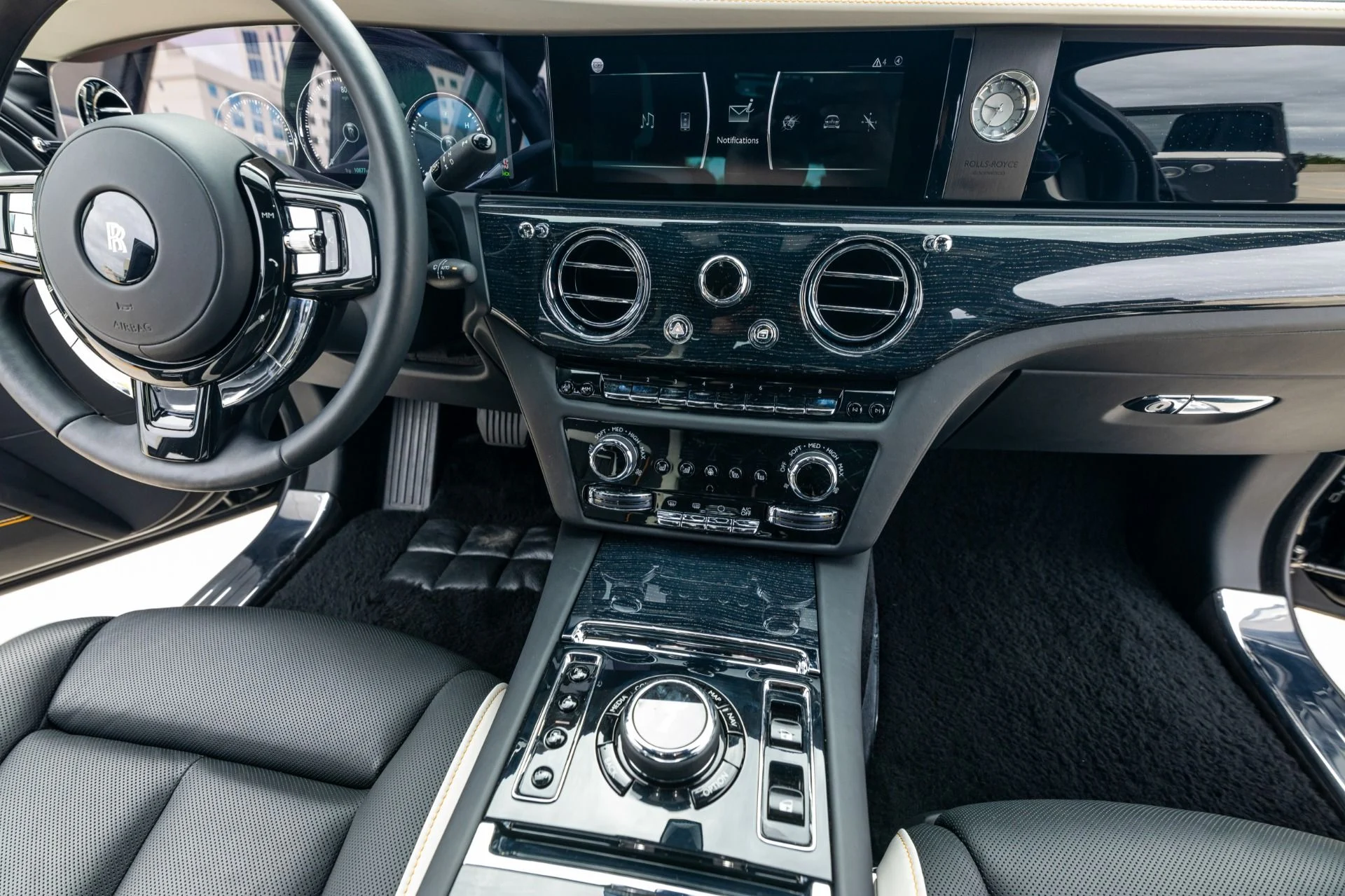 mph058_3192096526_Used_2021_Rolls_Royce_Ghost_EWB_1768869200_1126b06d74