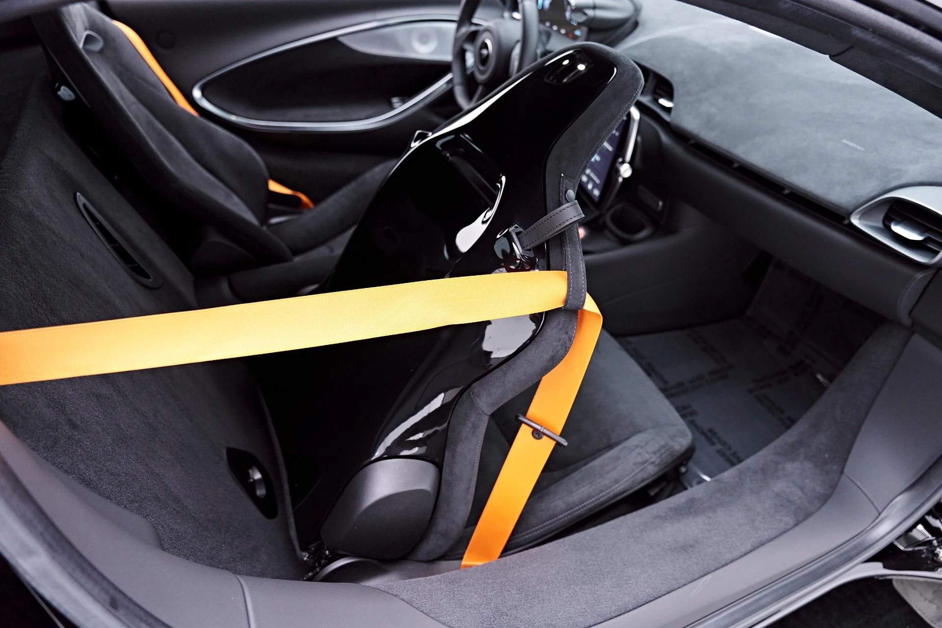 mph058_3199911867_Used_2026_Mc_Laren_Artura_Vision_1777507530_01497a7821