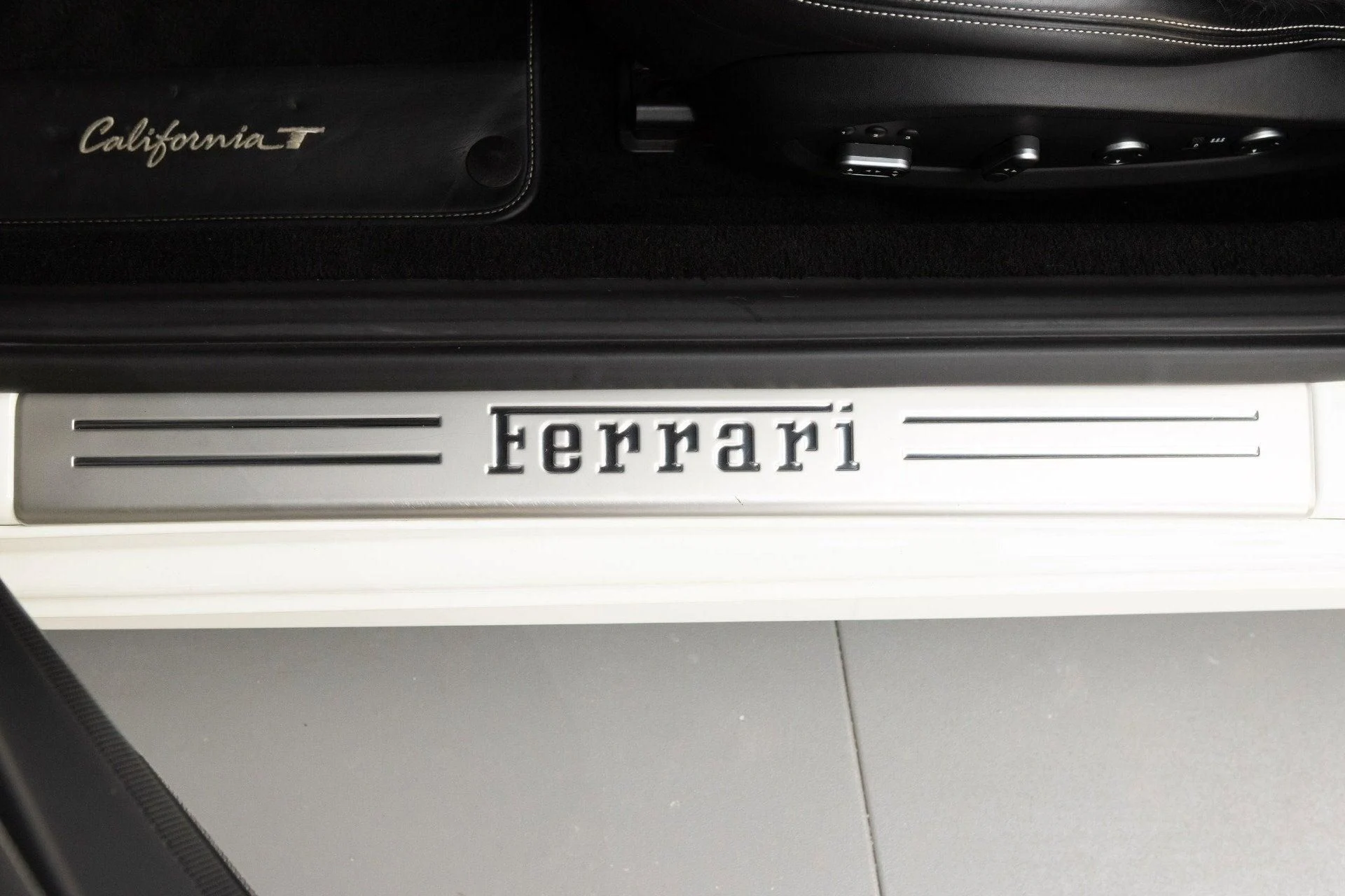 mph058_3220780100_Used_2016_Ferrari_California_T_1777368233_db87eeb885