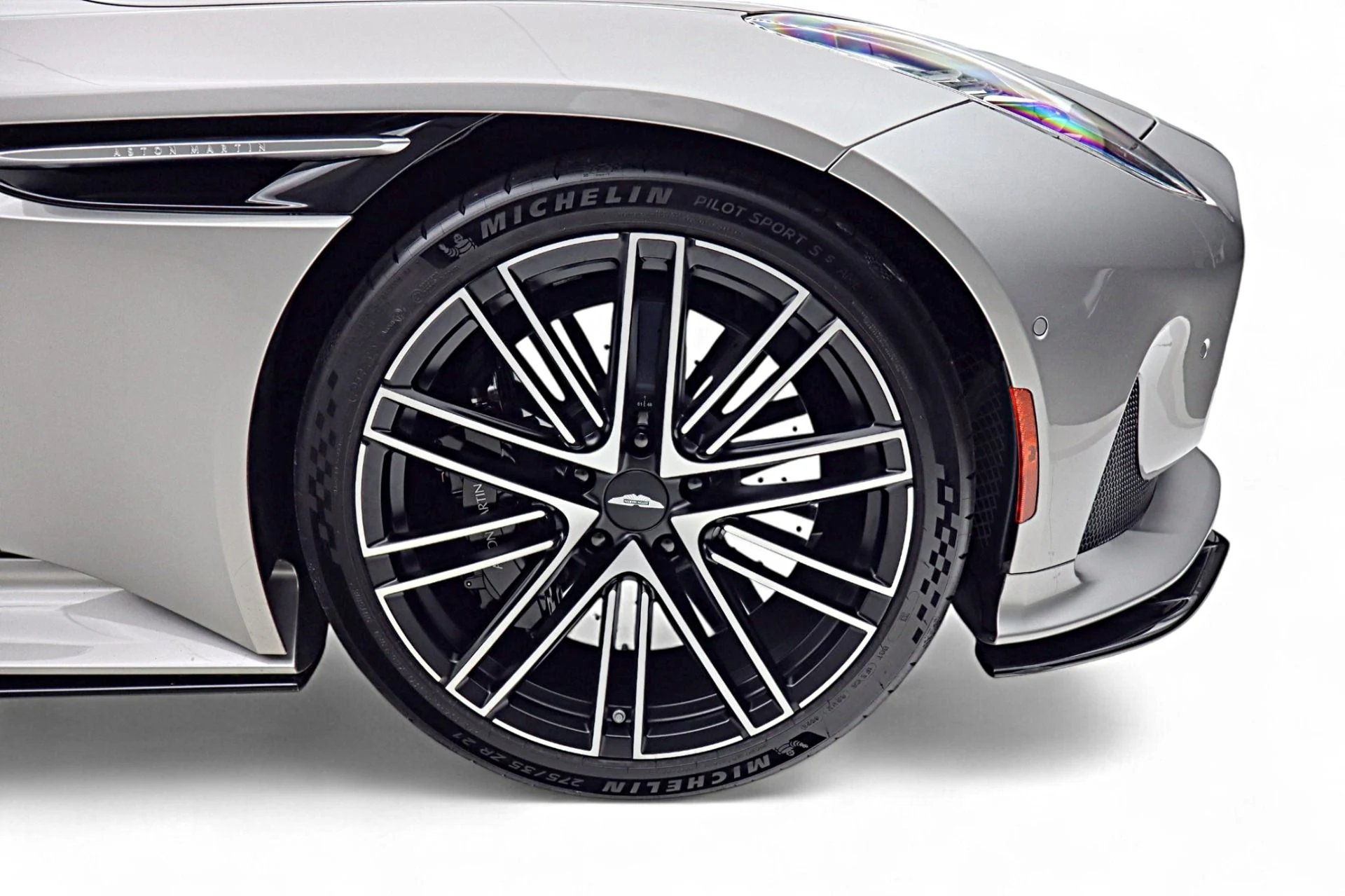 mph058_3222054158_Used_2024_Aston_Martin_DB_12_Volante_b50fecab94