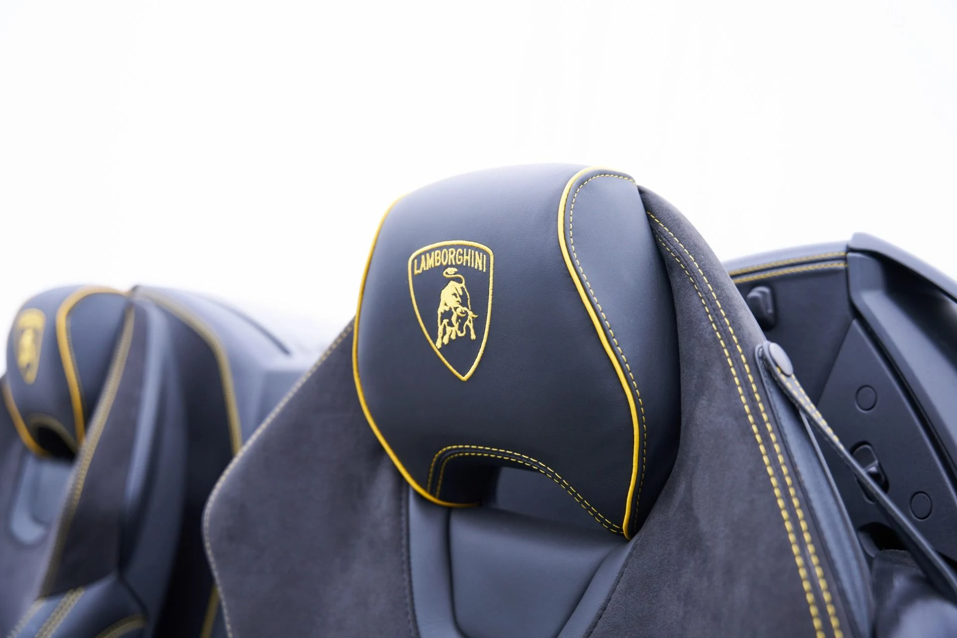 mph058_3238841774_Used_2024_Lamborghini_Huracan_1793135611_c6c1c1496a